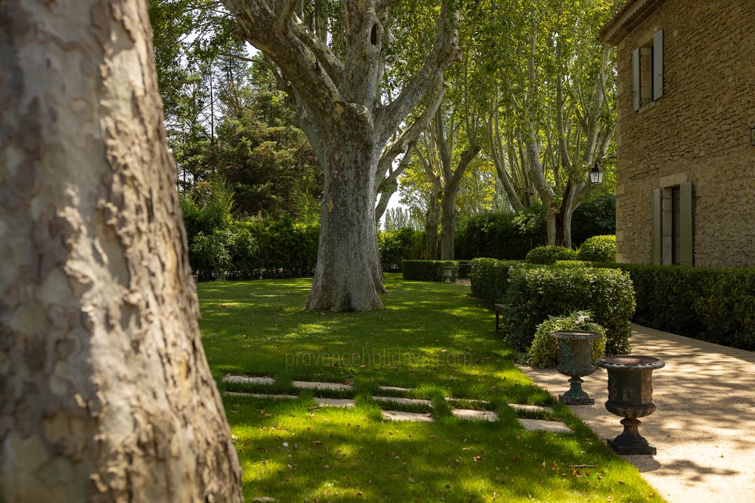 50 - Bastide Provençale: Villa: Exterior