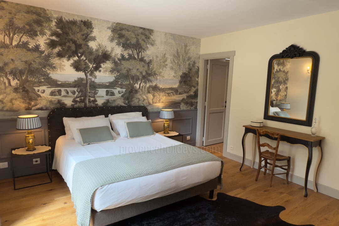 16 - Le Mas de la Cabro: Villa: Bedroom