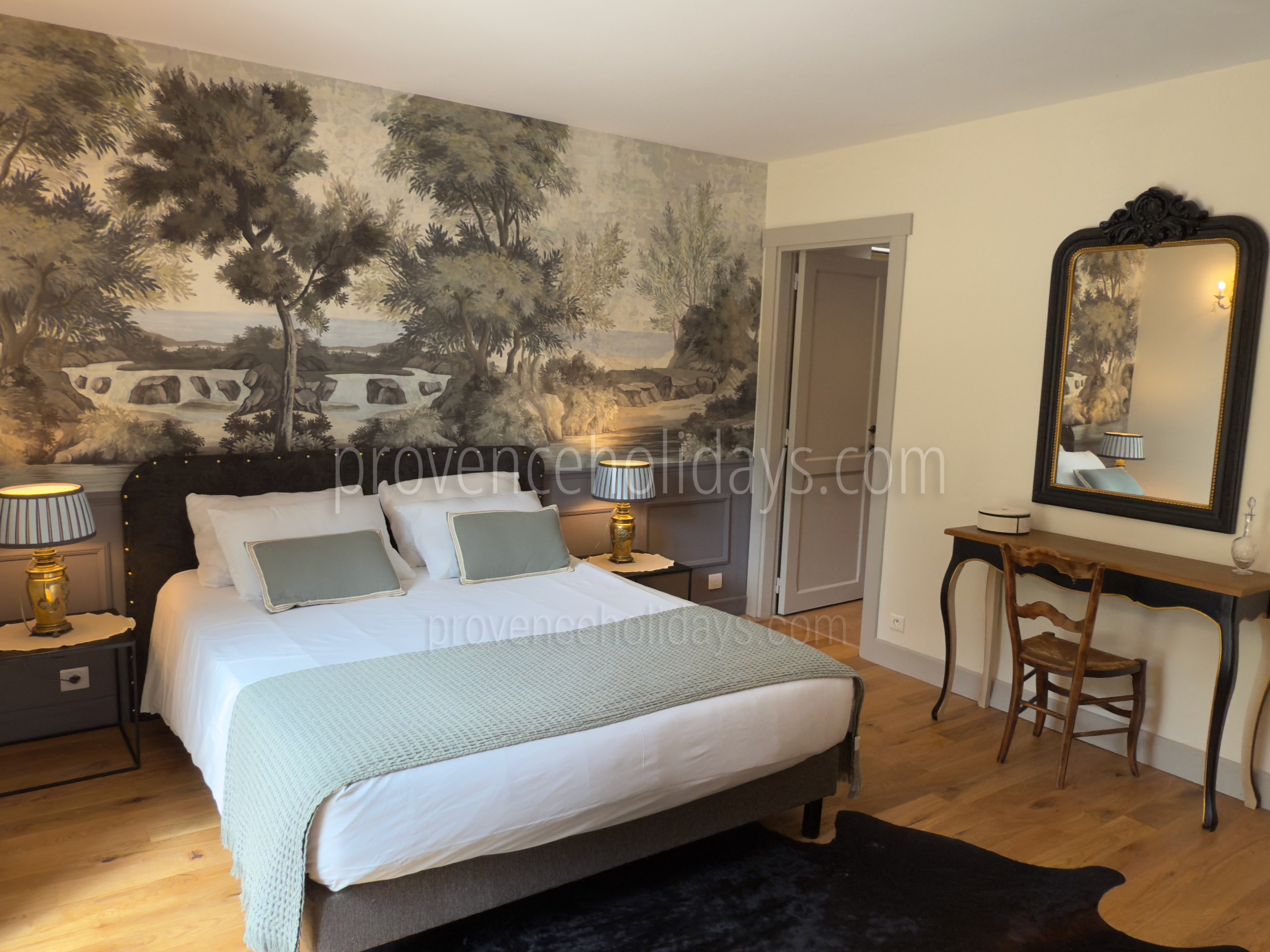 28 - Le Mas de la Cabro: Villa: Bedroom