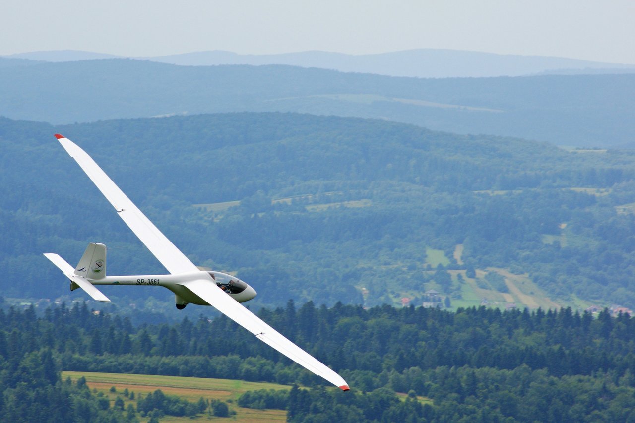 hang gliding