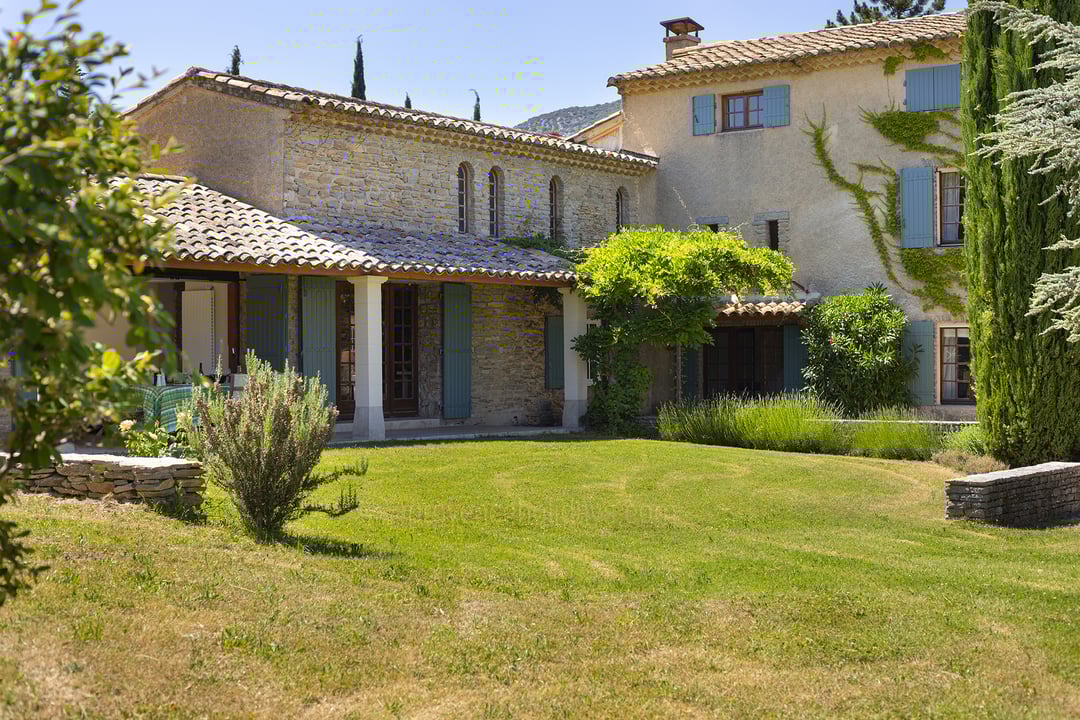 13 - Mas de Malaucène: Villa: Exterior