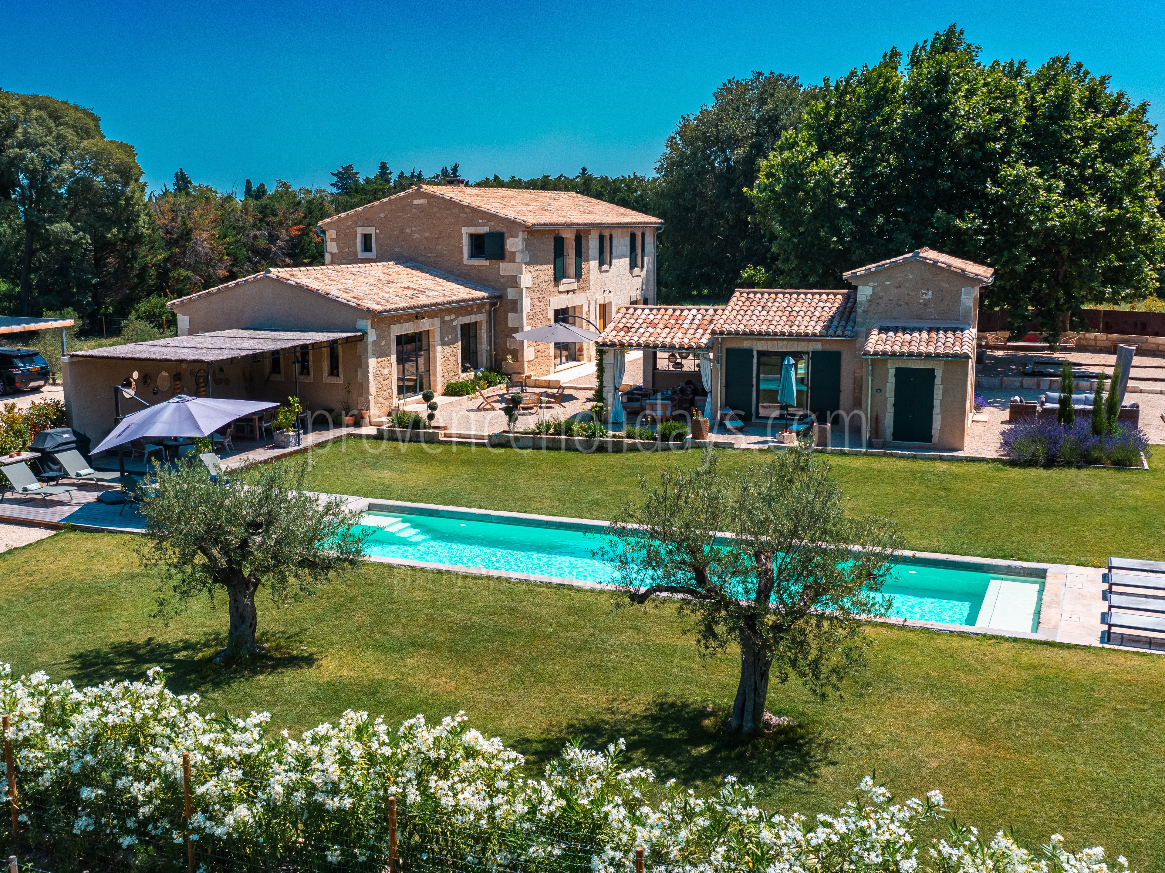 55 - Mas des Lumières: Villa: Exterior