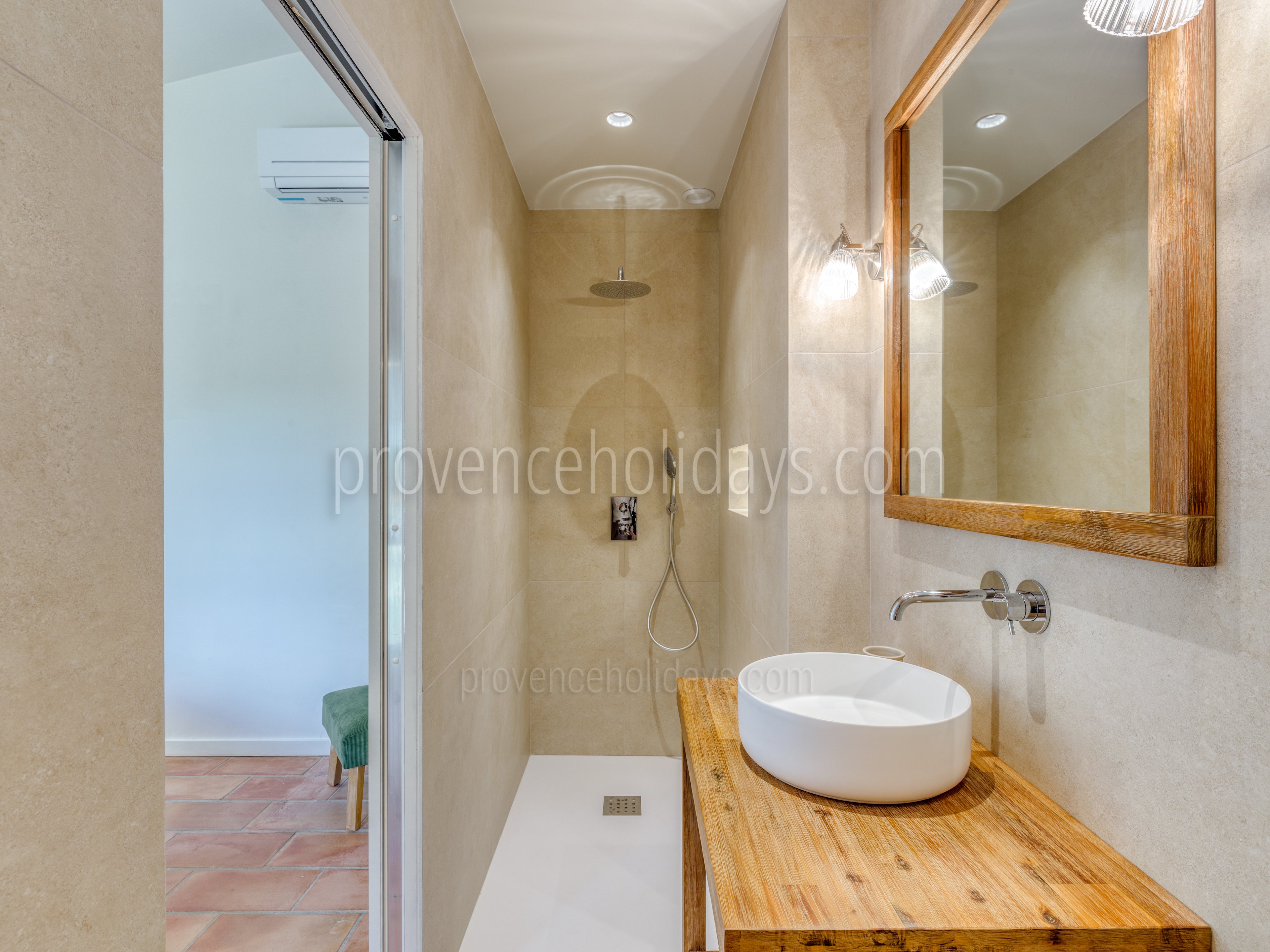 16 - L\'Escapade en Provence: Villa: Bedroom