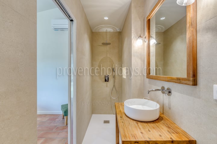 16 - L\'Escapade en Provence: Villa: Bedroom