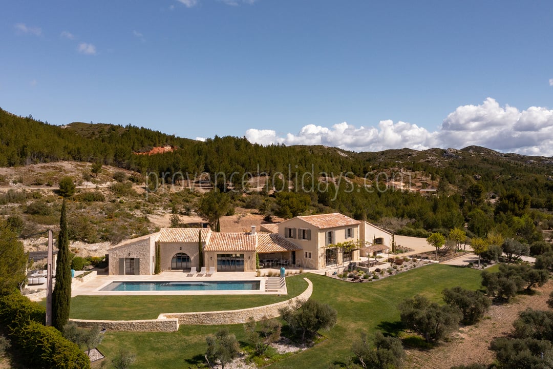 14 - Mas des Collines: Villa: Exterior