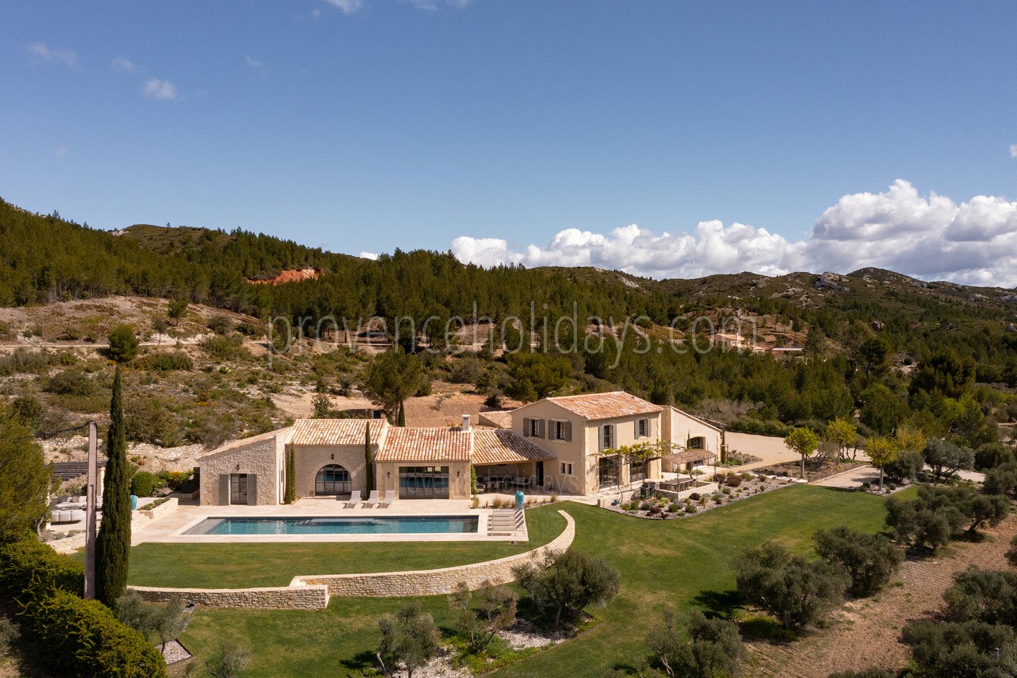 14 - Mas des Collines: Villa: Exterior