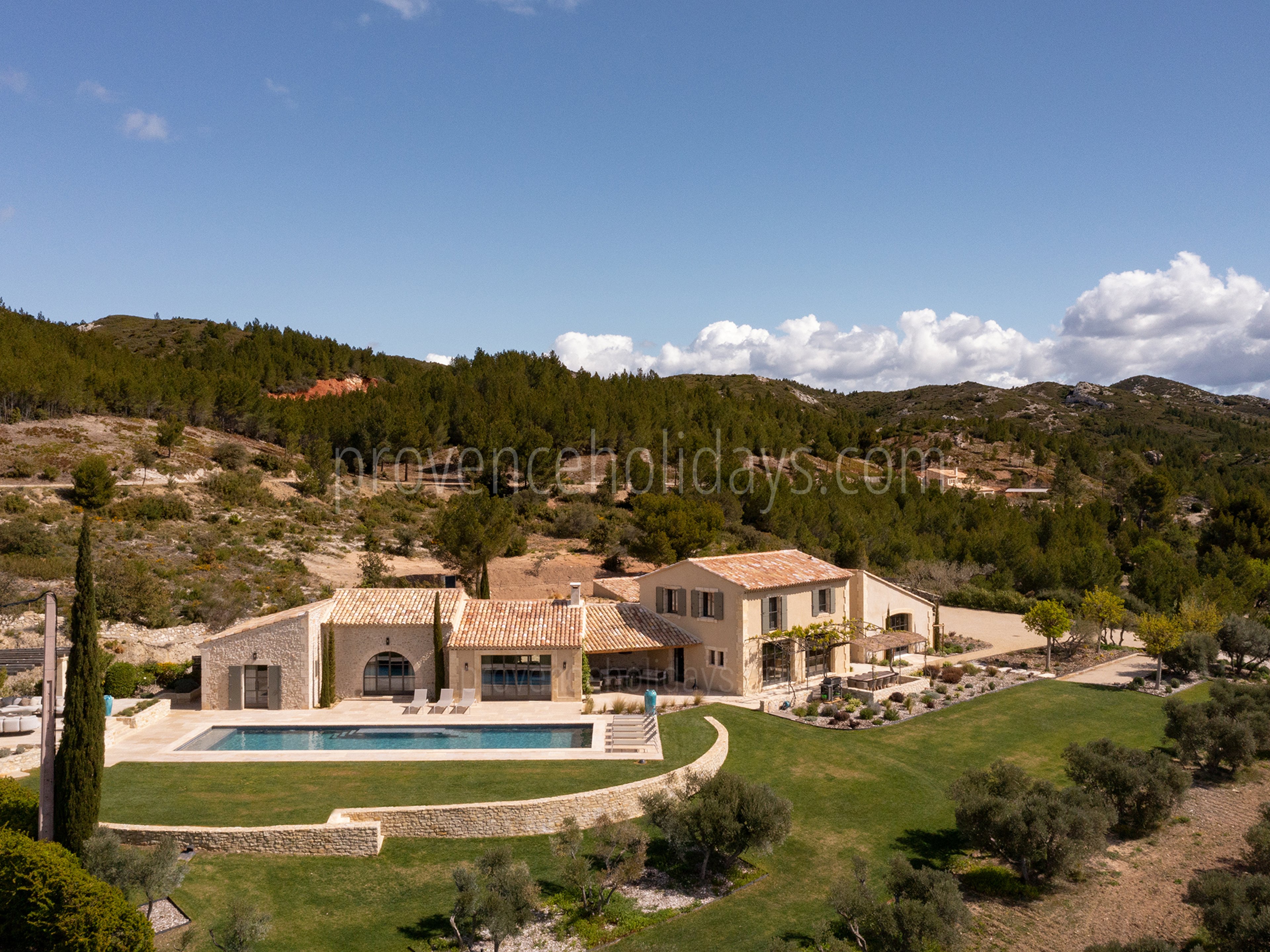 14 - Mas des Collines: Villa: Exterior