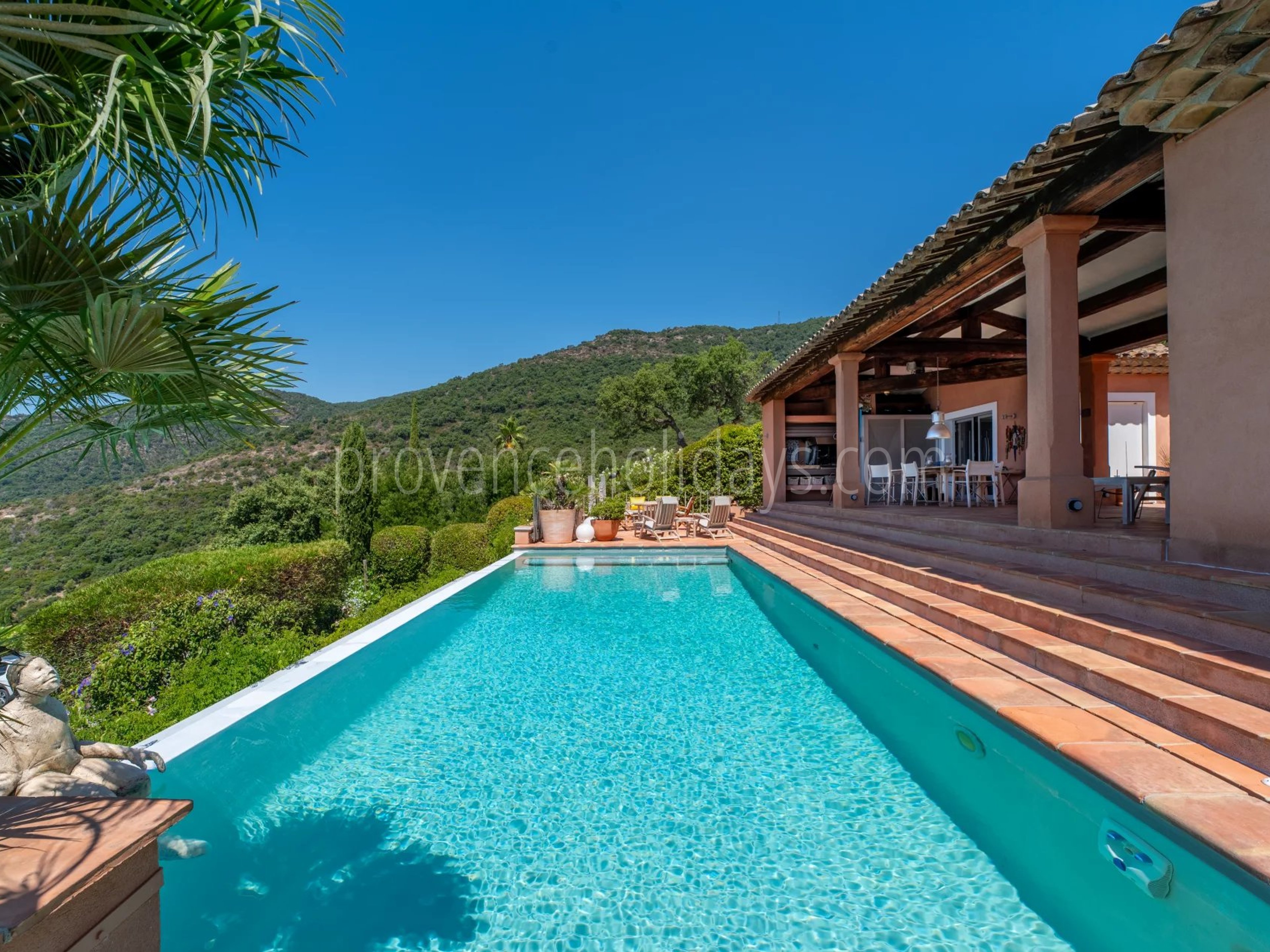 68 - Zeitgenössische Villa in Rayol-Canadel-sur-Mer: Villa: Pool
