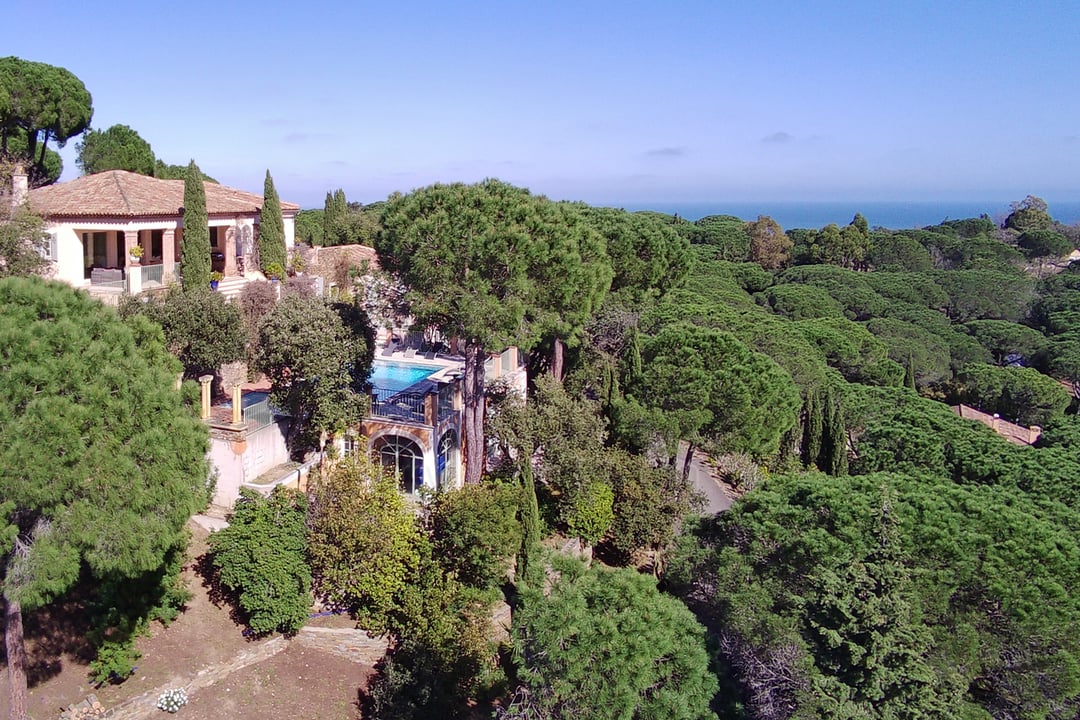 Elegant villa with pool between Pampelonne and Ramatuelle - Exterior