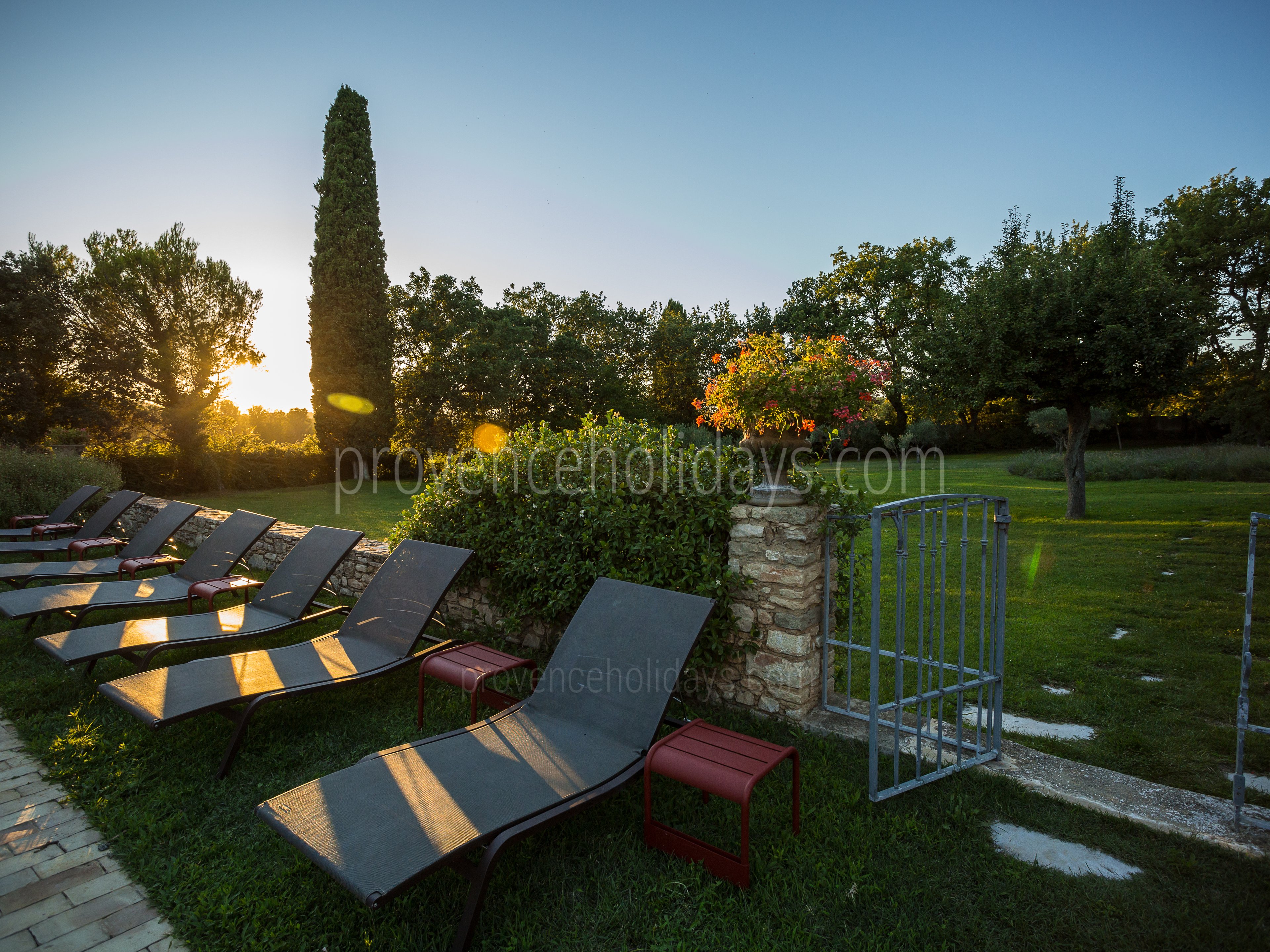 24 - Domaine d\'Uzès: Villa: Exterior