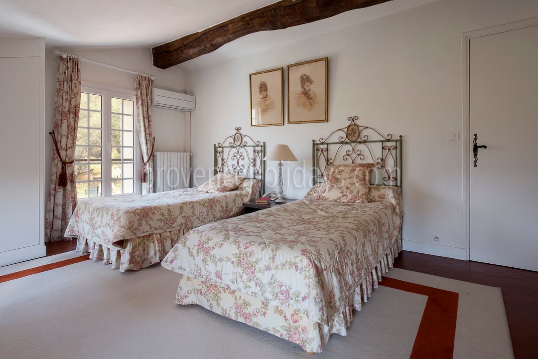 8 - Domaine Alta Vista: Villa: Bedroom