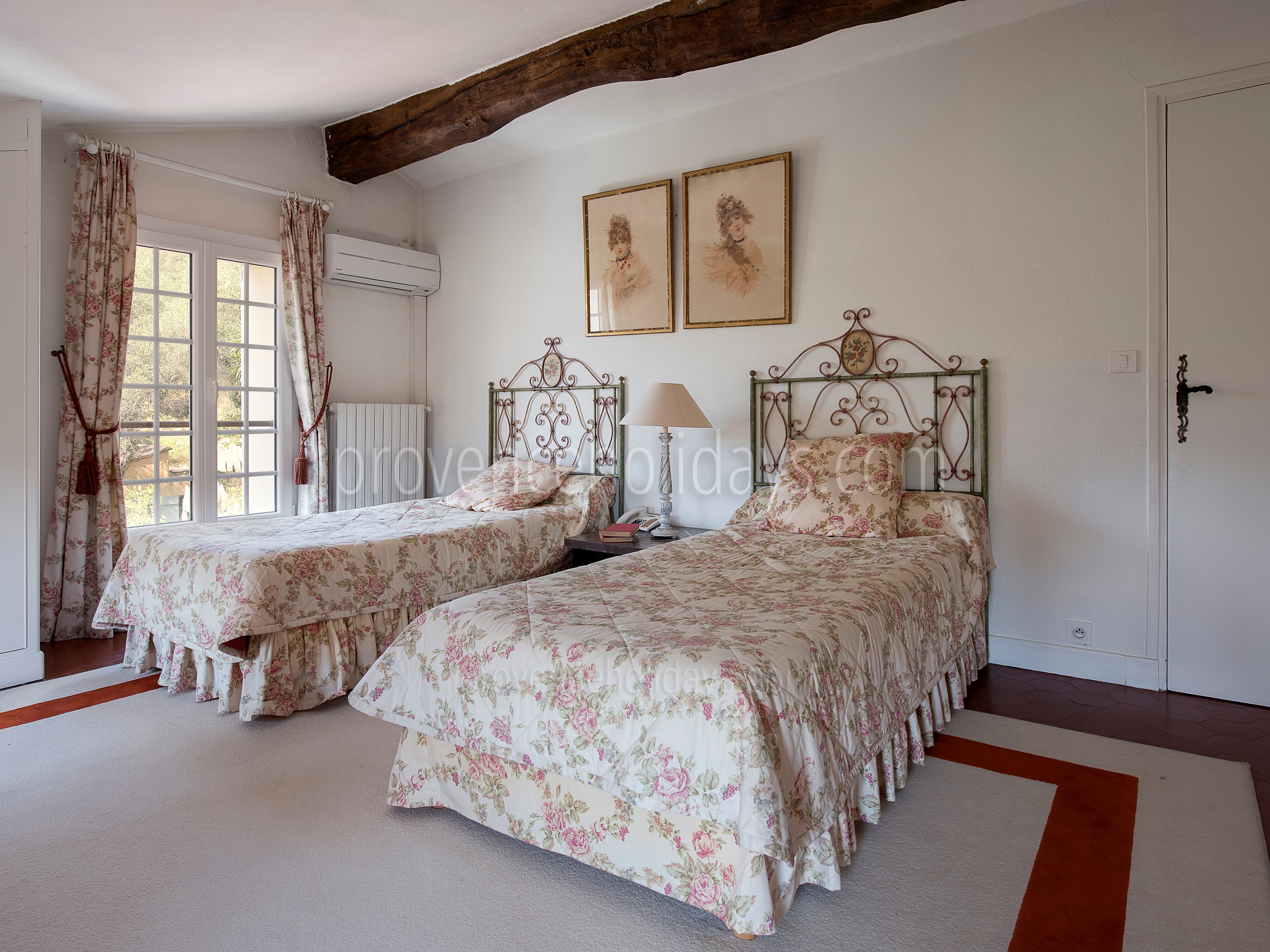 8 - Domaine Alta Vista: Villa: Bedroom
