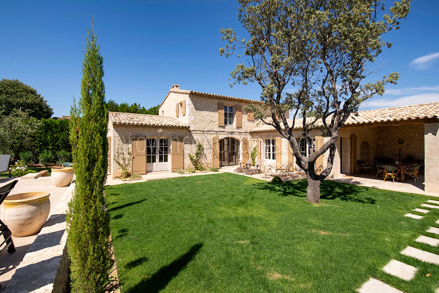 -1 - Maison Eygalières: Villa: Exterior