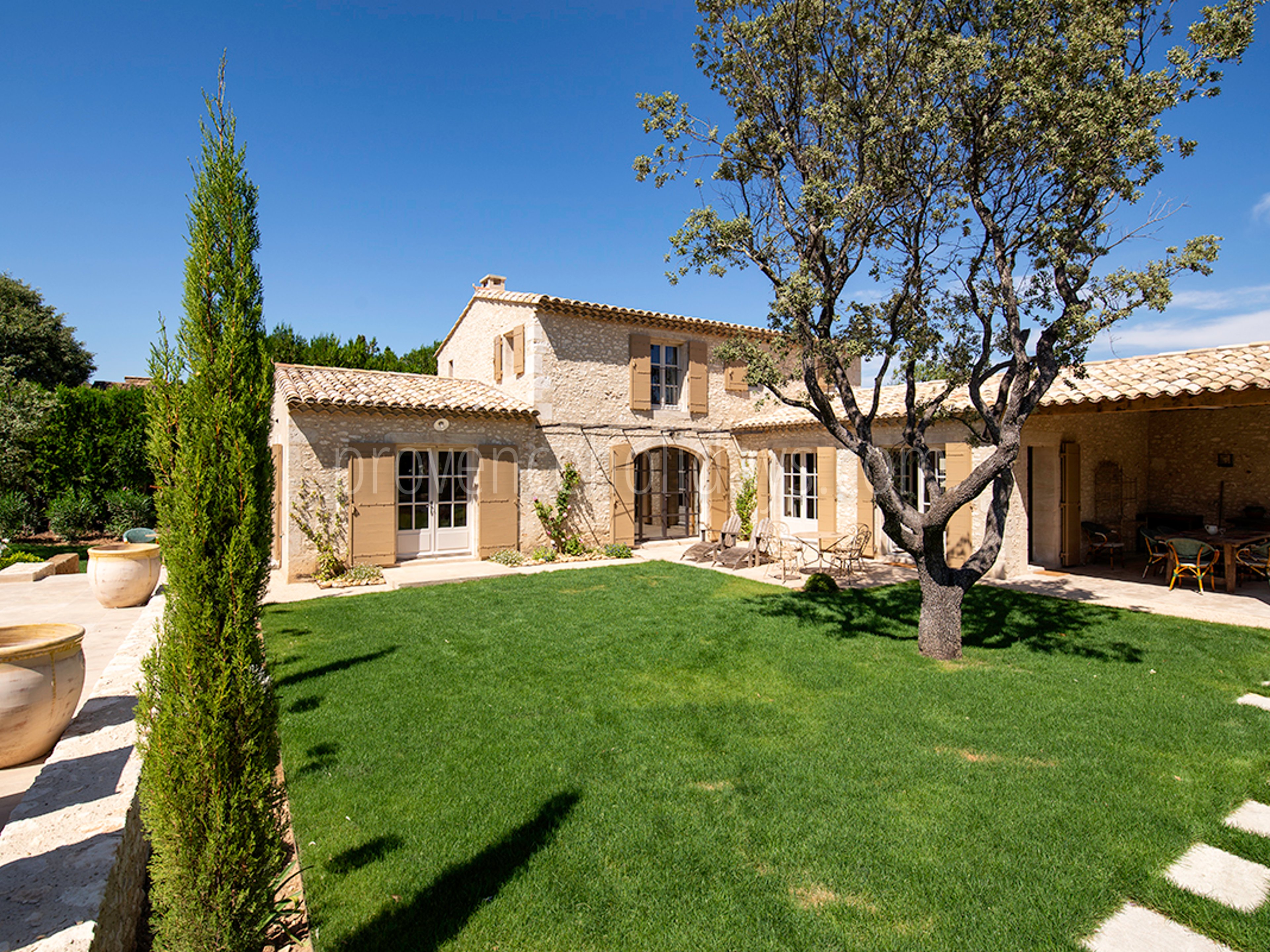 -1 - Maison Eygalières: Villa: Exterior