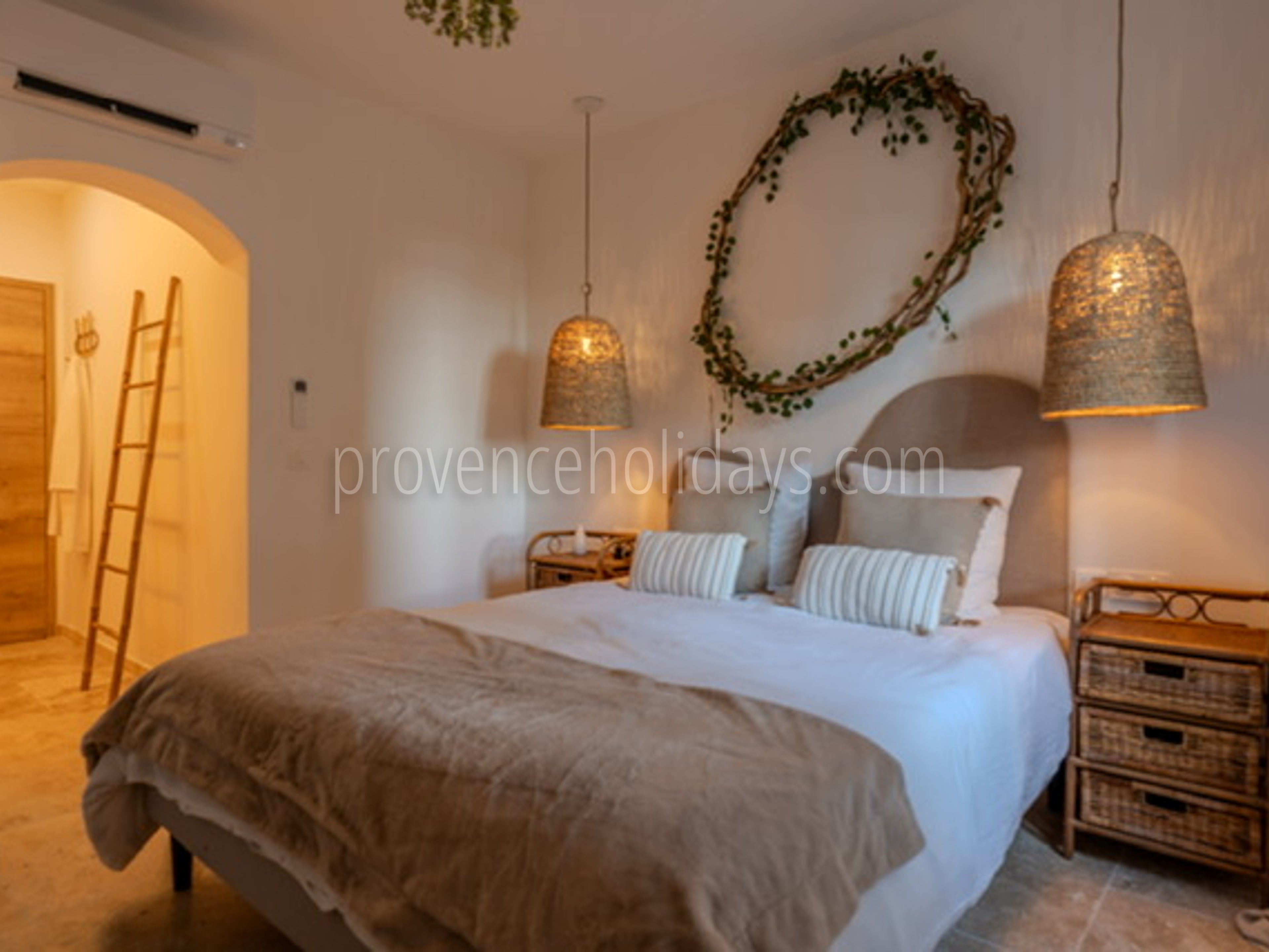 13 - Villa Le Nardou: Villa: Bedroom