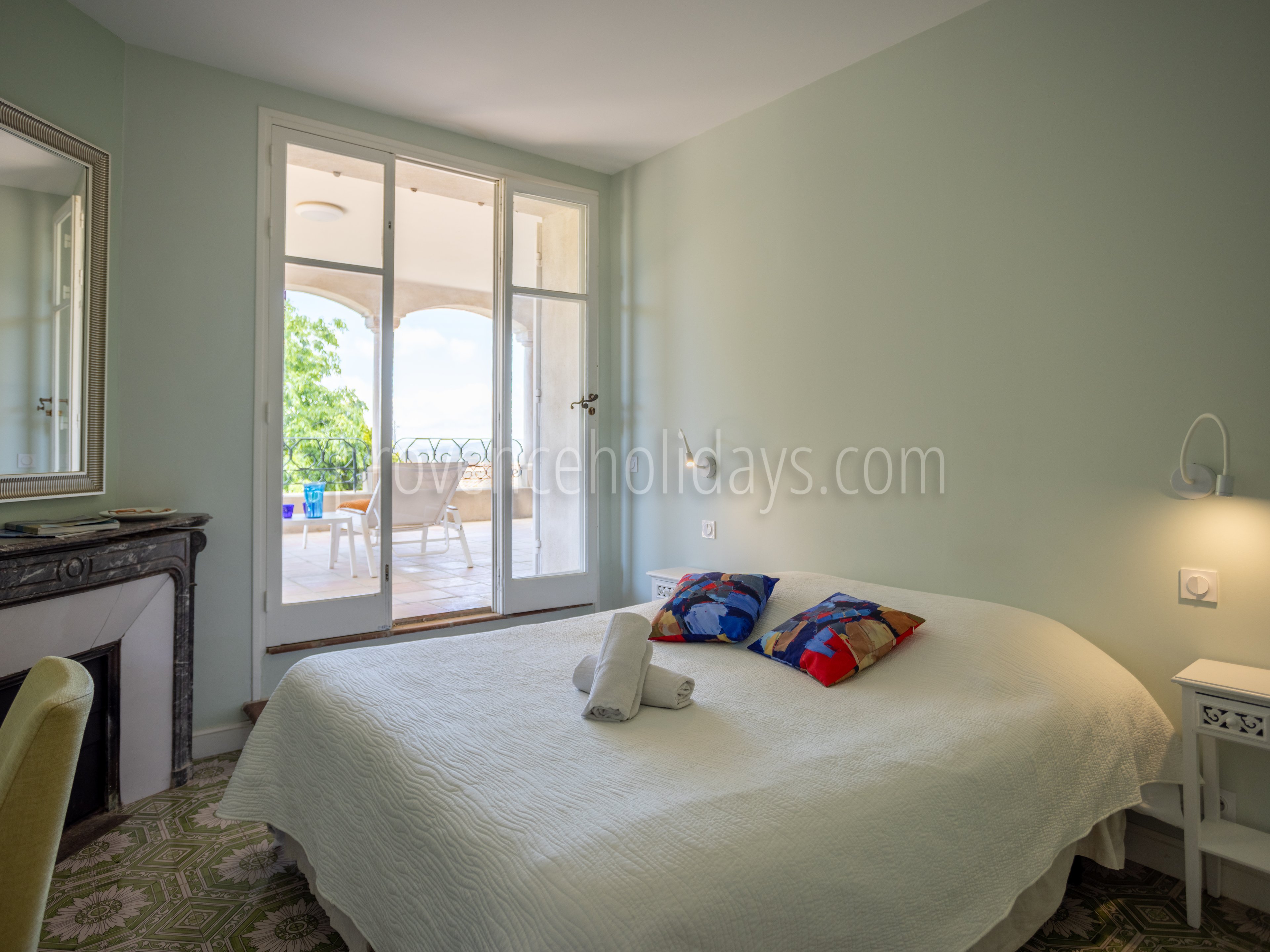 18 - Château des Lumières: Villa: Bedroom