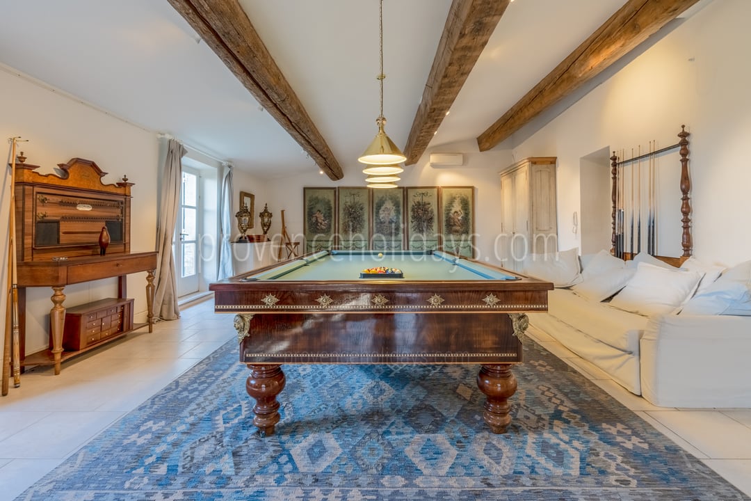 18 - La Tour d\'Oppède: Villa: Interior