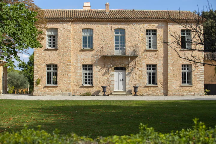 Geweldige Bastide met tennisbaan in de buurt van Aix-en-Provence