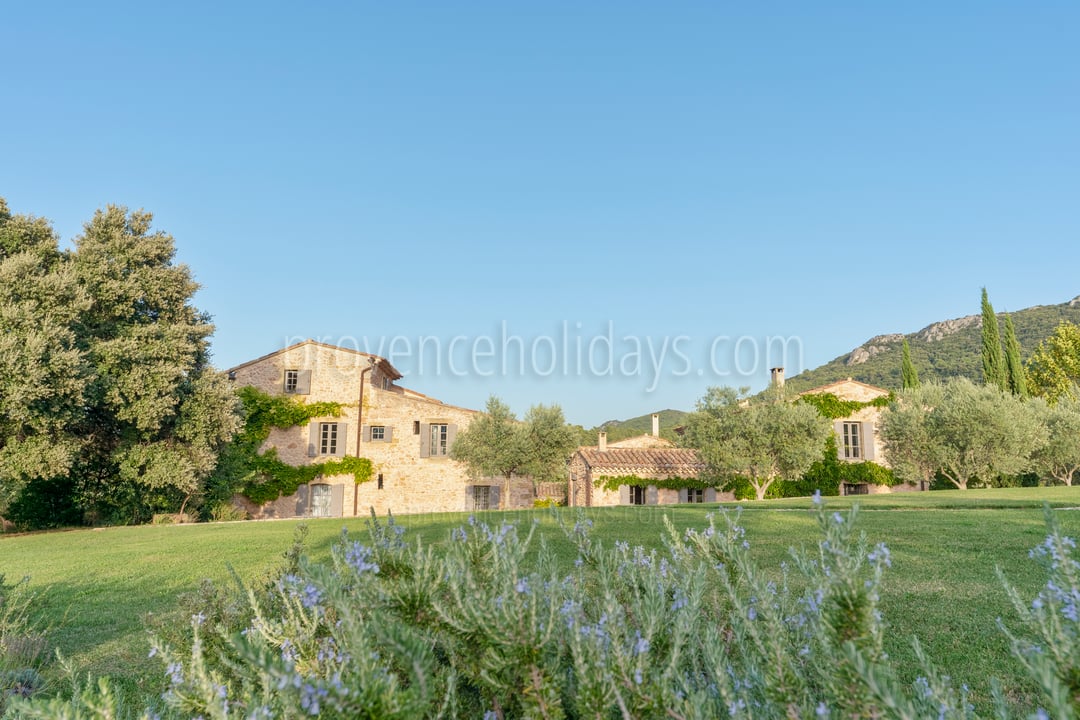 12 - Domaine de la Sainte Victoire: Villa: Exterior