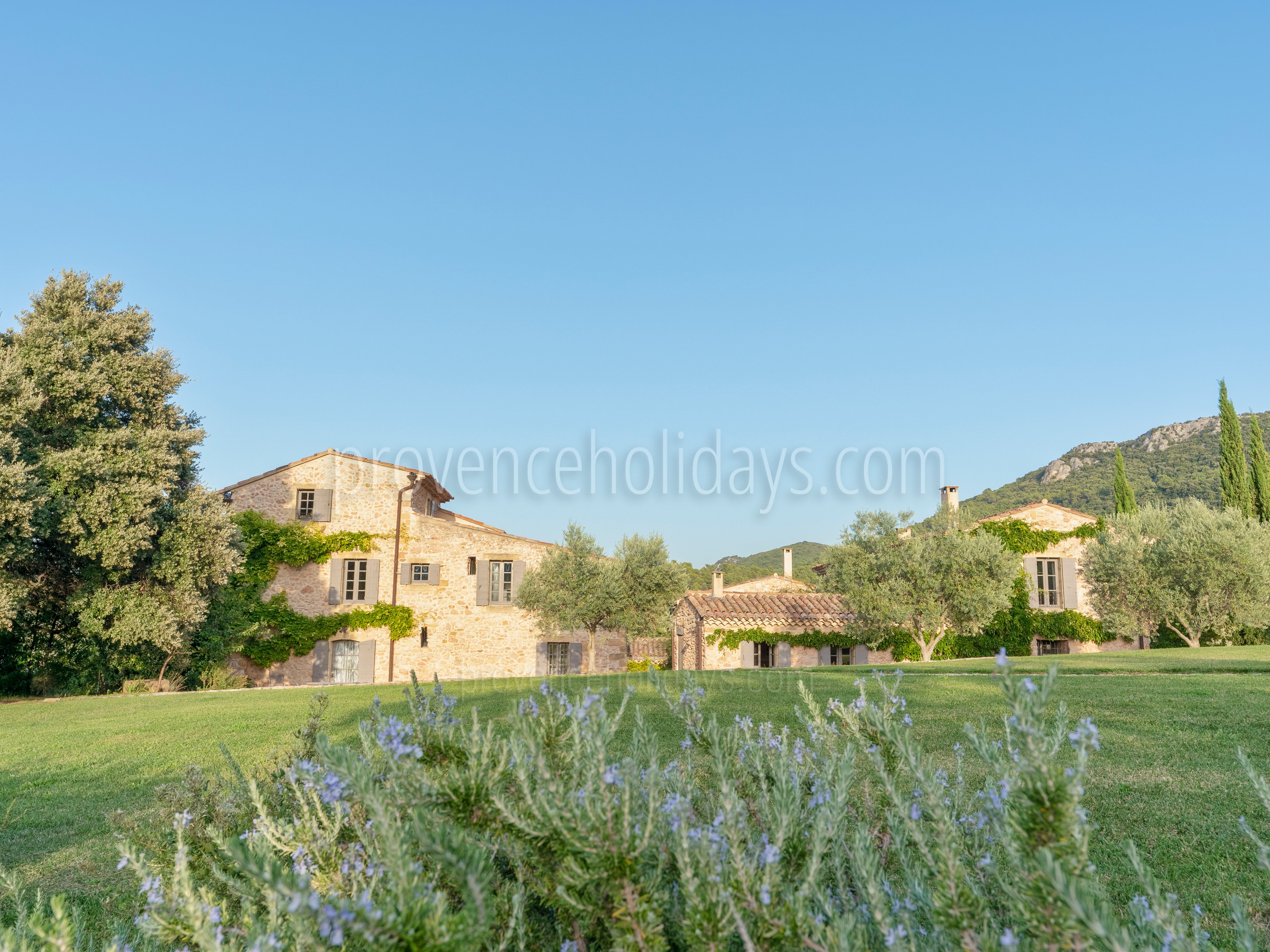 12 - Domaine de la Sainte Victoire: Villa: Exterior