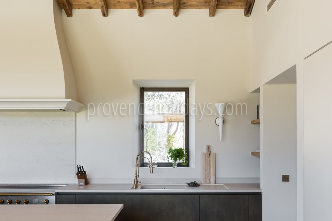 32 - Mas Chabaud: Villa: Interior