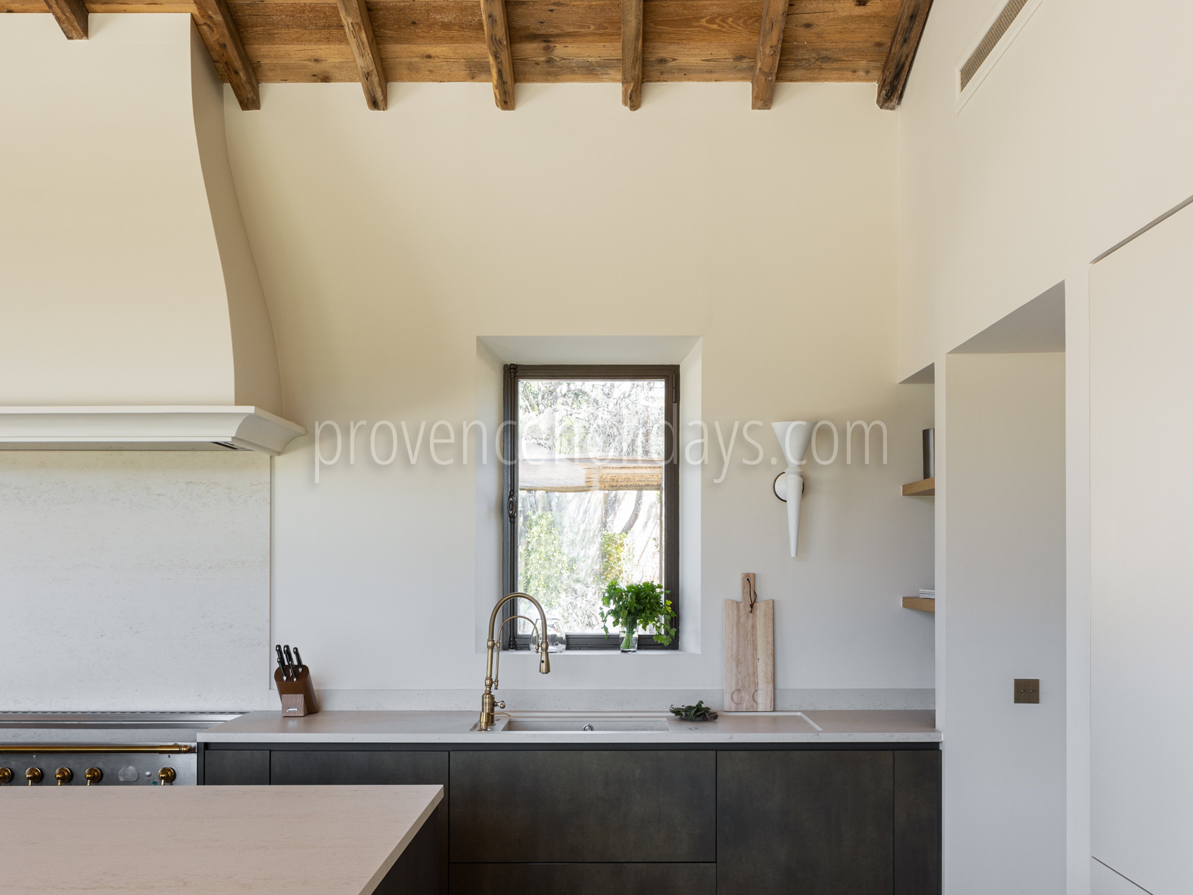 32 - Mas Chabaud: Villa: Interior