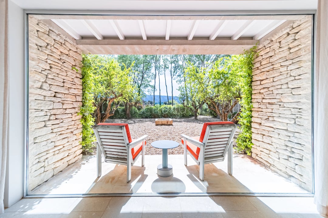 8 - Stone Property in Ménerbes: Villa: Exterior