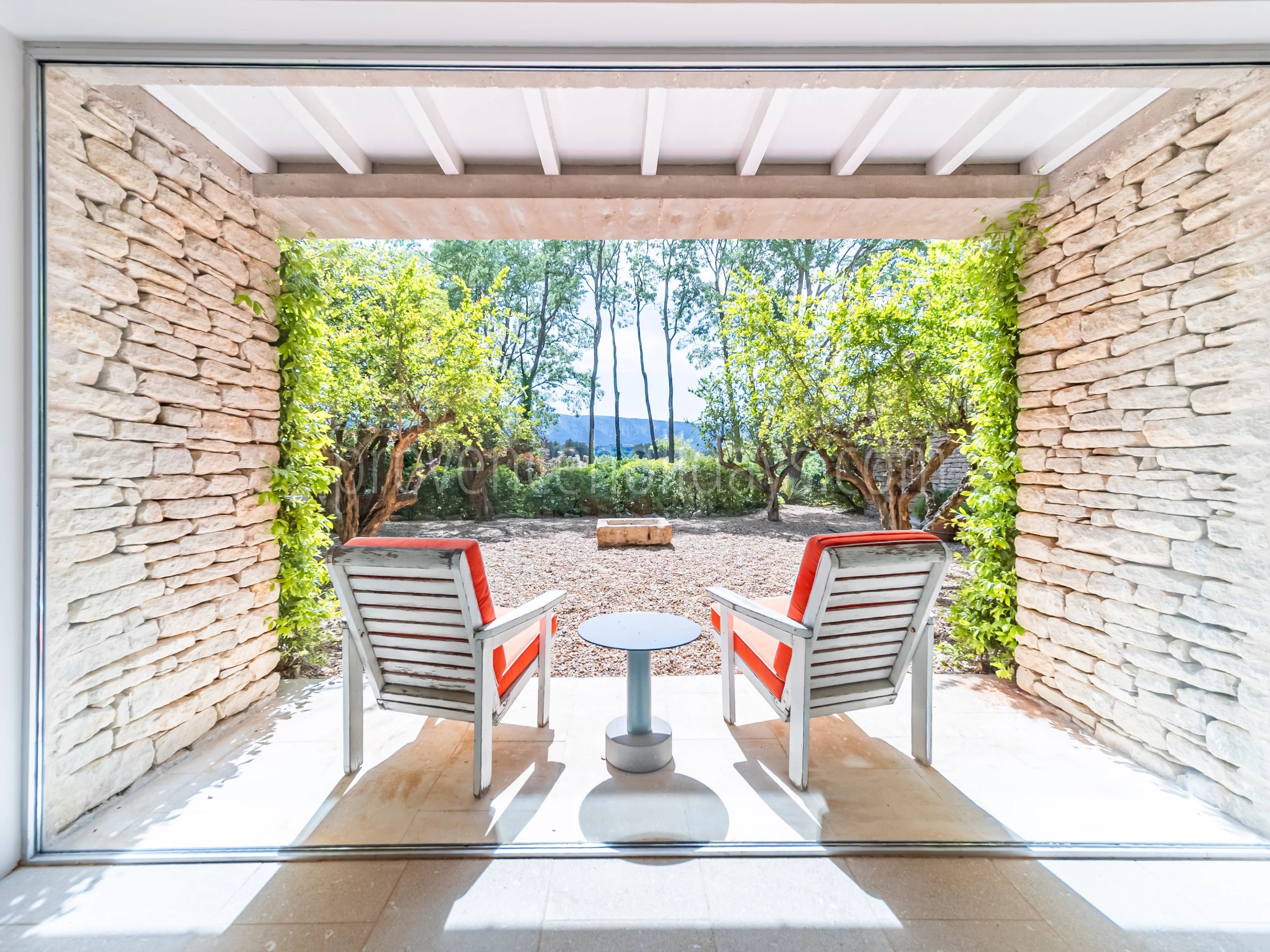 8 - Stone Property in Ménerbes: Villa: Exterior