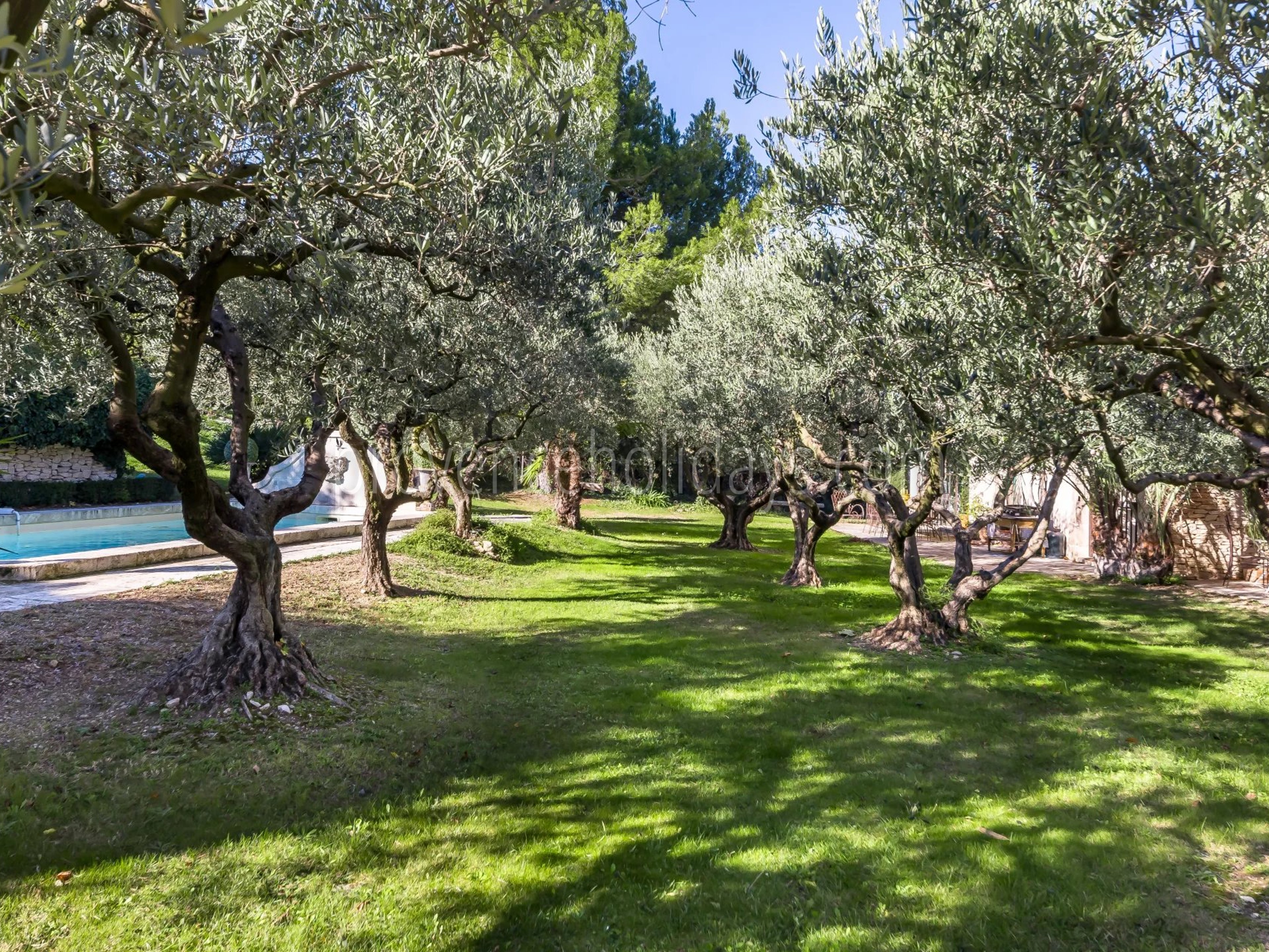 14 - Stone bastide in Cavaillon: Villa: Exterior