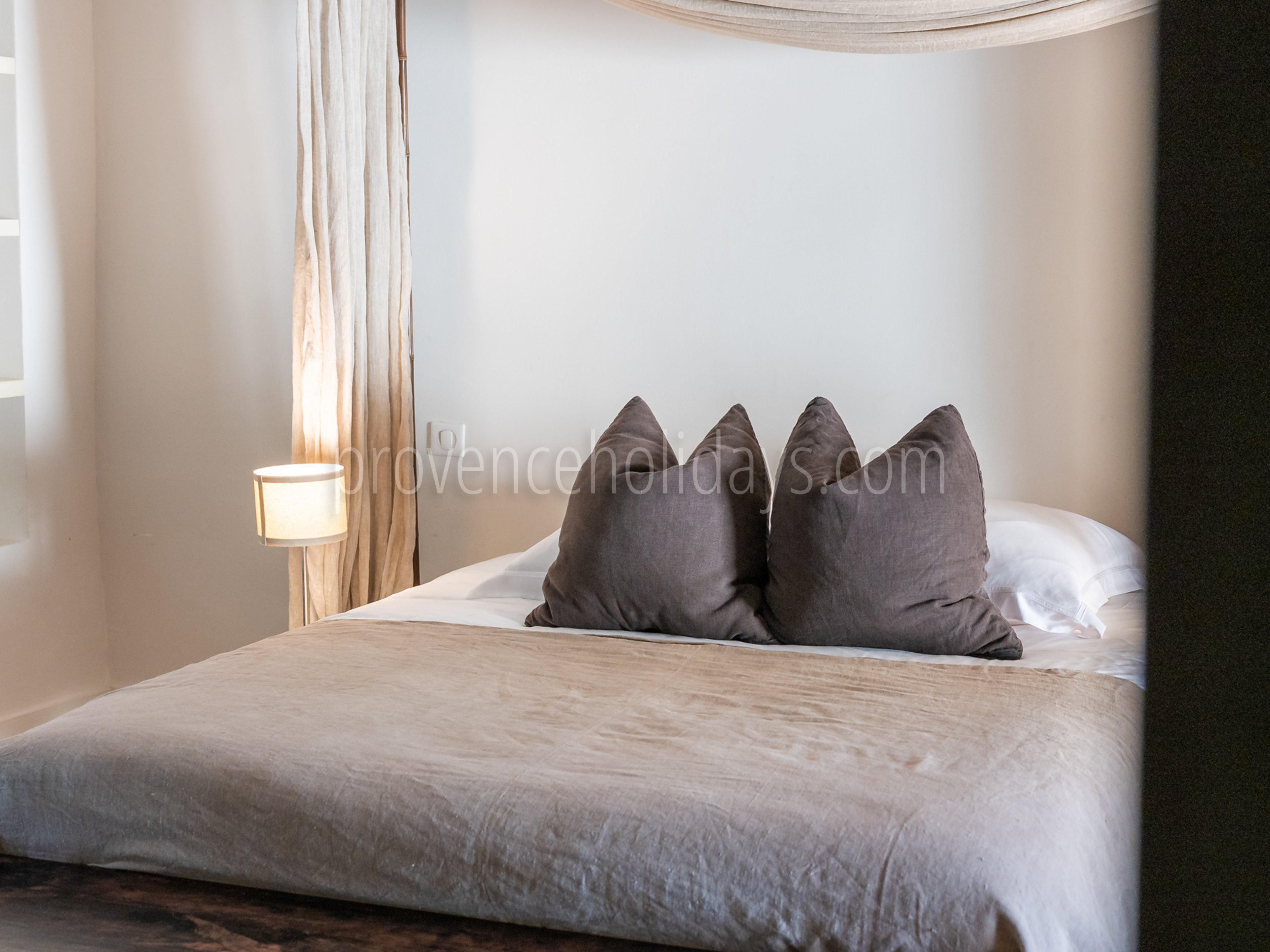23 - Le Mas aux Gargouilles: Villa: Bedroom