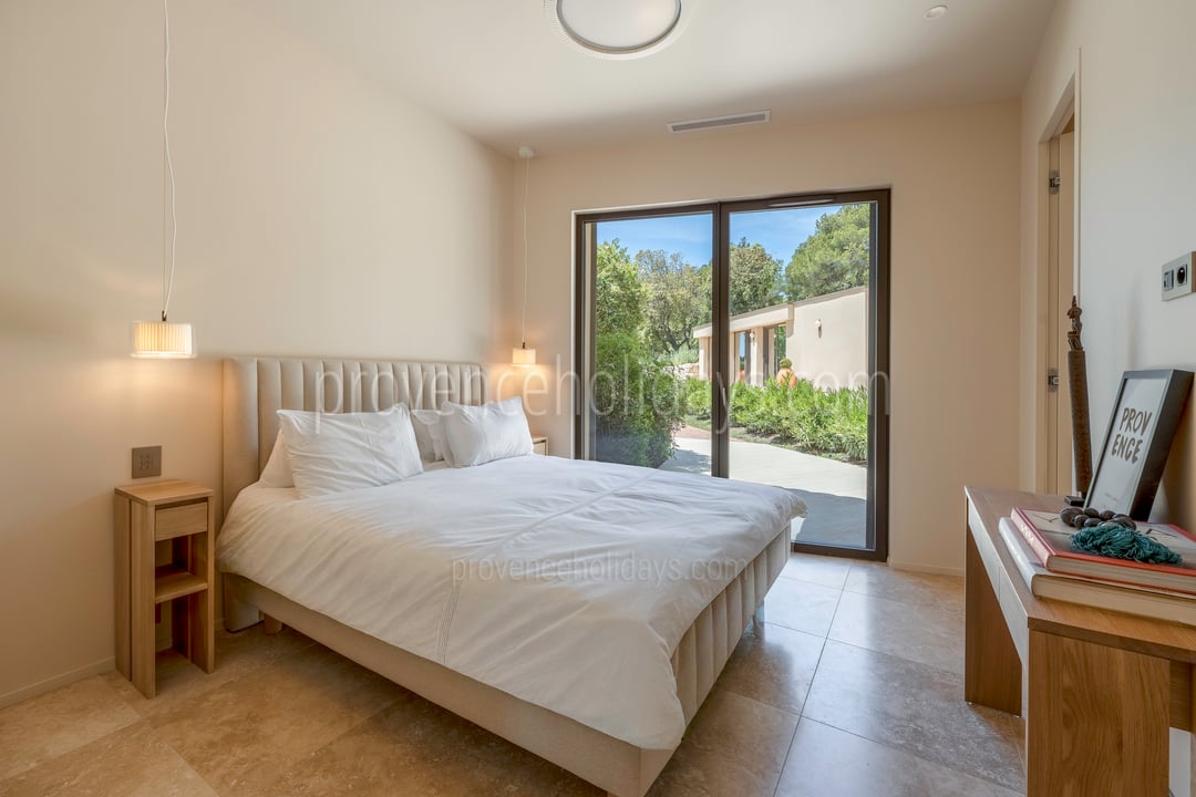 15 - Eden-en-Provence: Villa: Bedroom
