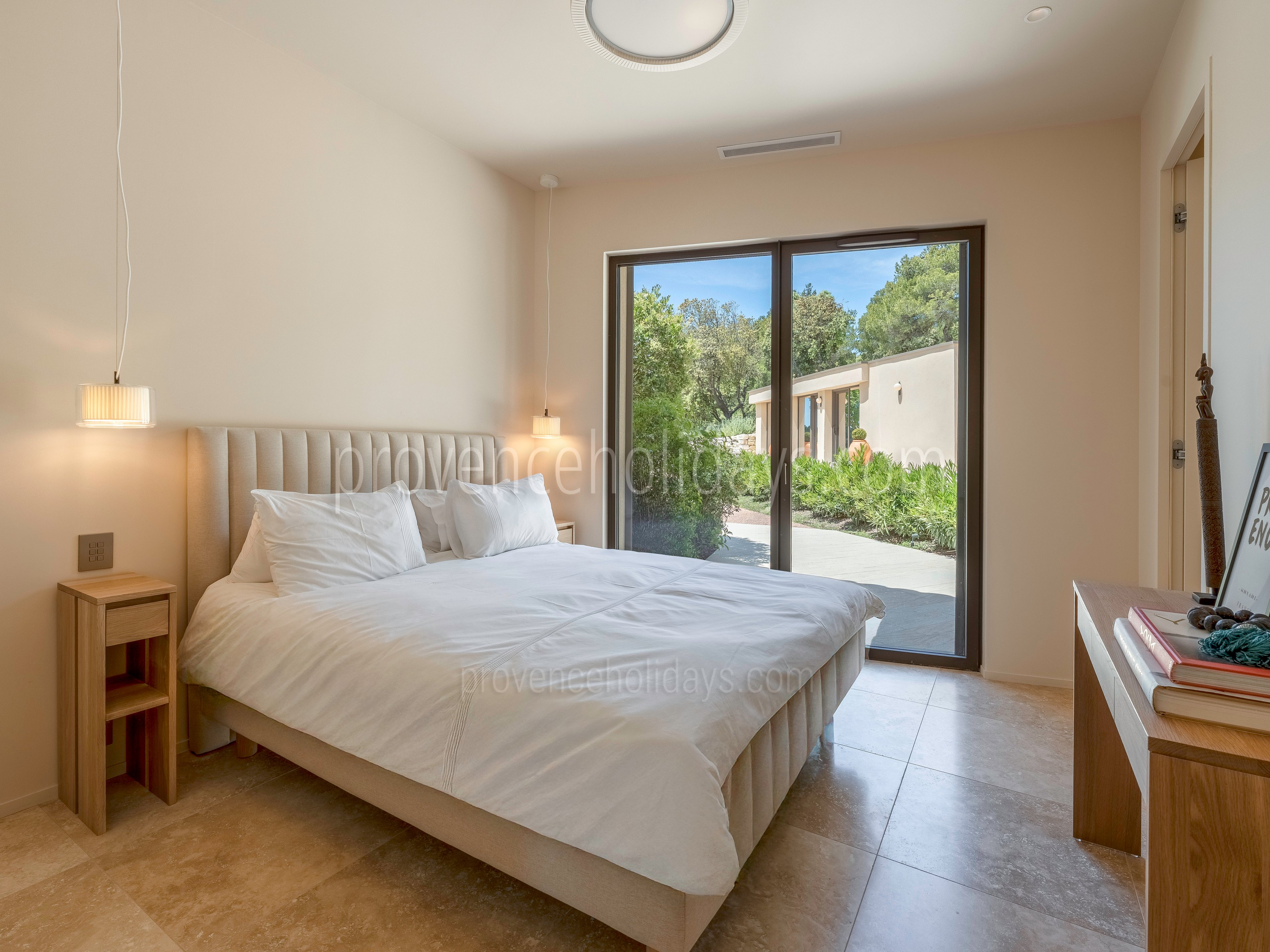 15 - Eden-en-Provence: Villa: Bedroom