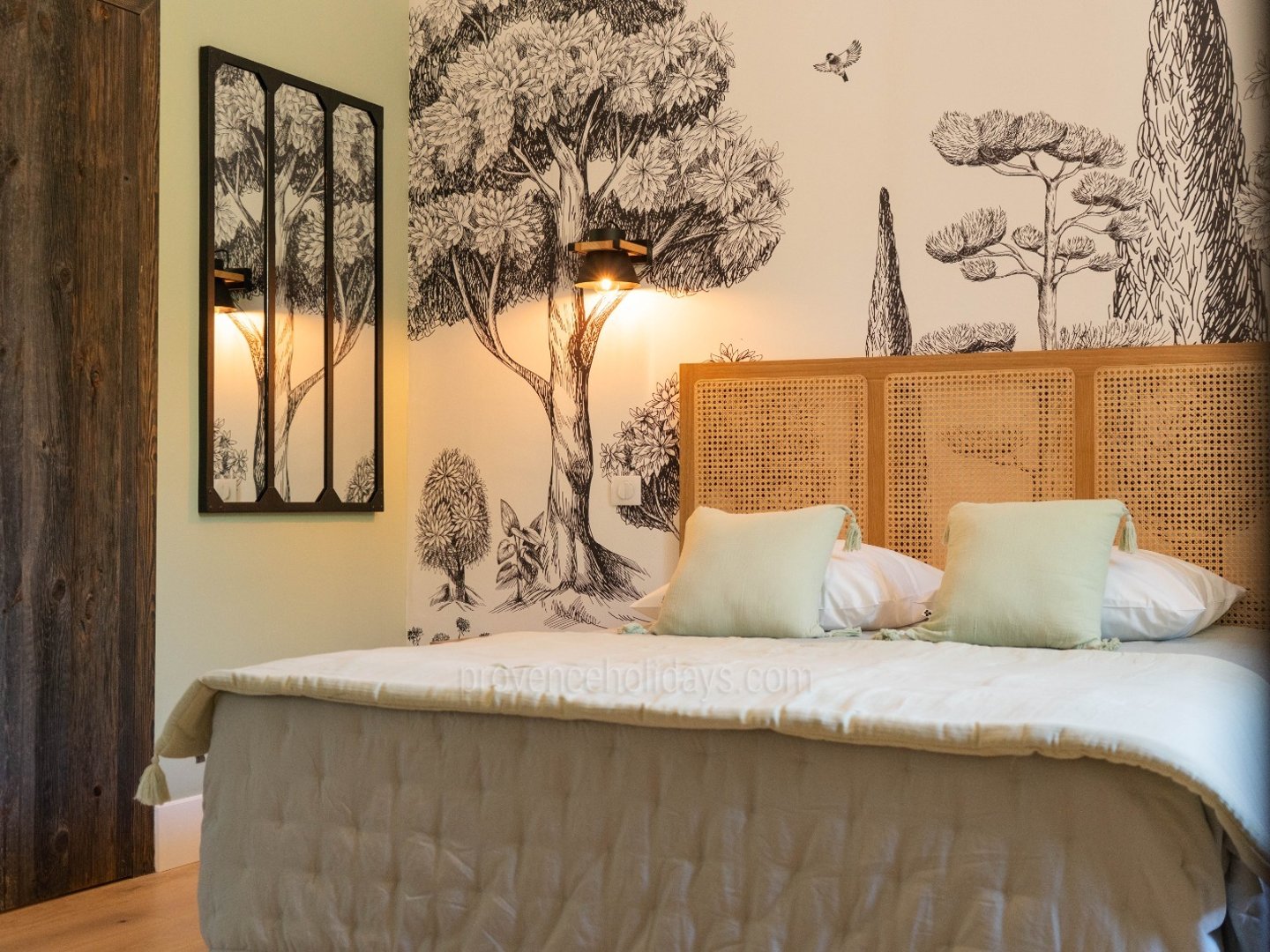 28 - Bastide Leontin: Villa: Bedroom