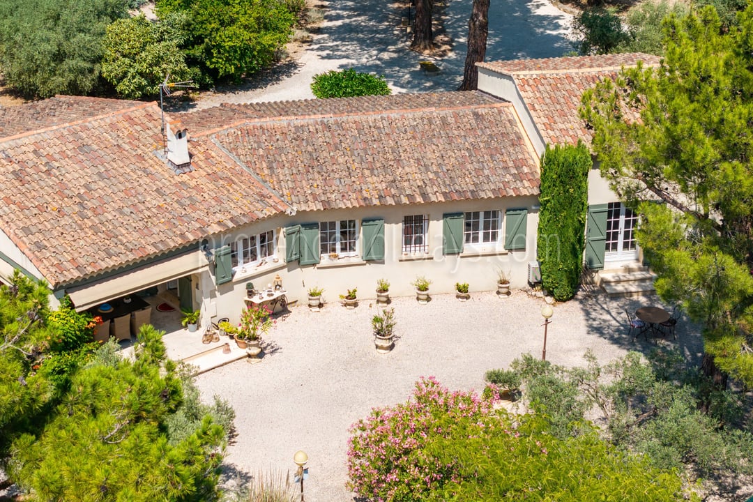 16 - Villa with outbuildings in Mouriès: Villa: Exterior