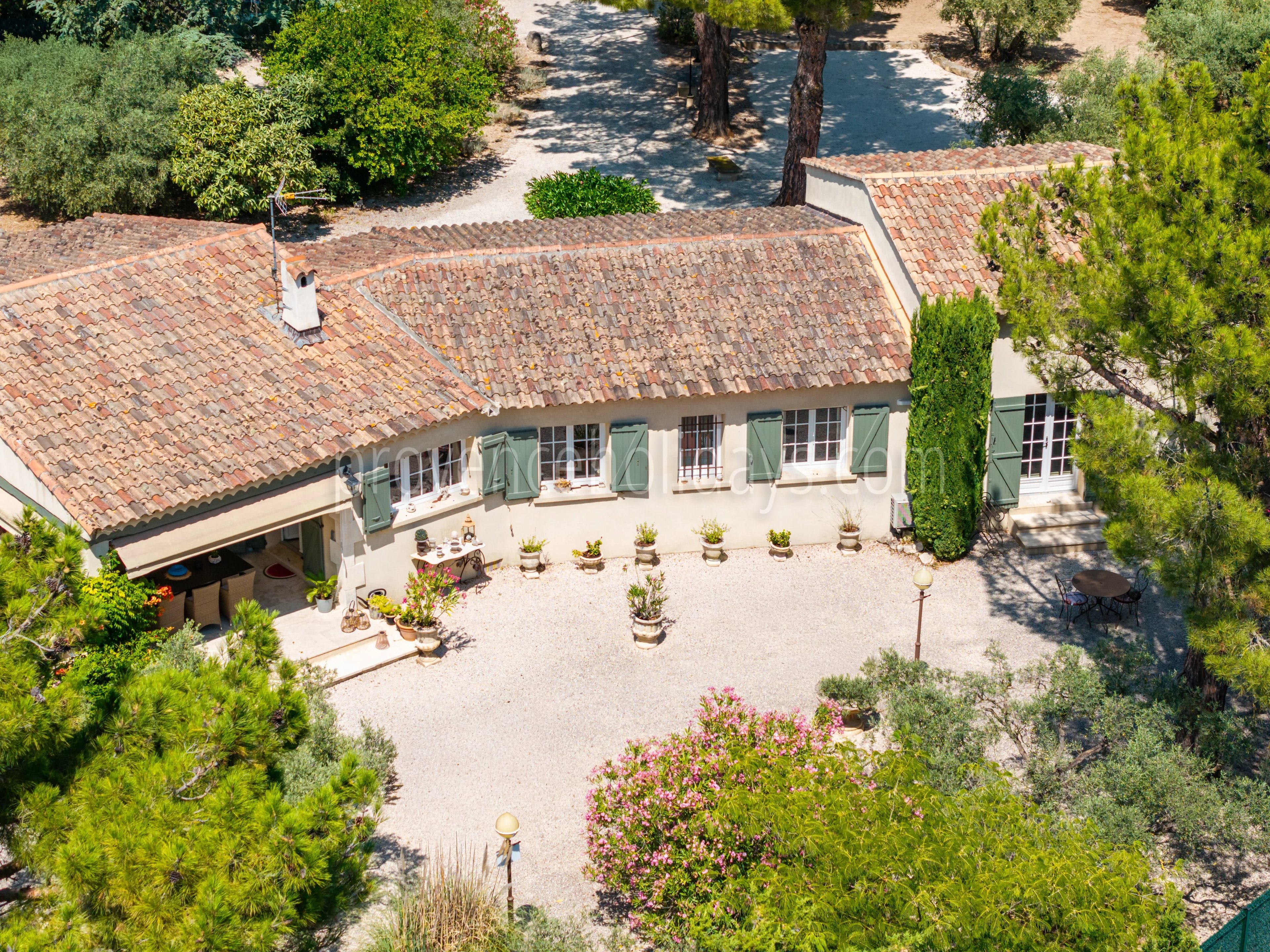 16 - Villa with outbuildings in Mouriès: Villa: Exterior