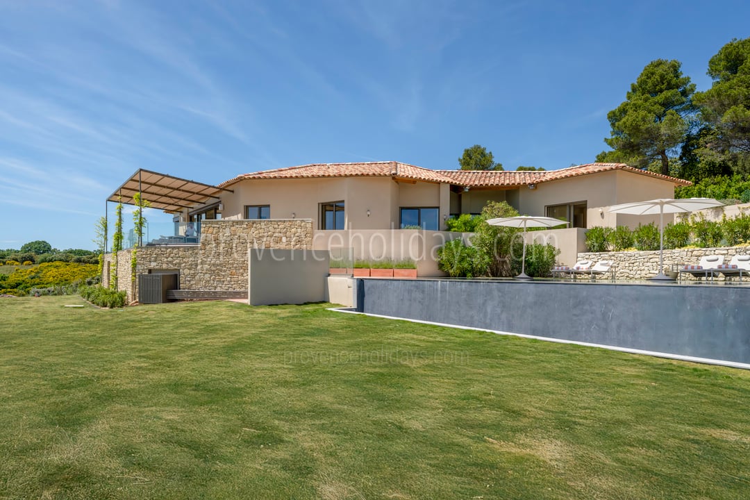 30 - Eden-en-Provence: Villa: Exterior
