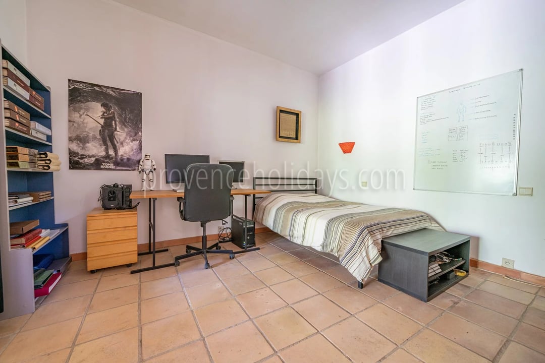 27 - Stone house in Ménerbes: Villa: Bedroom
