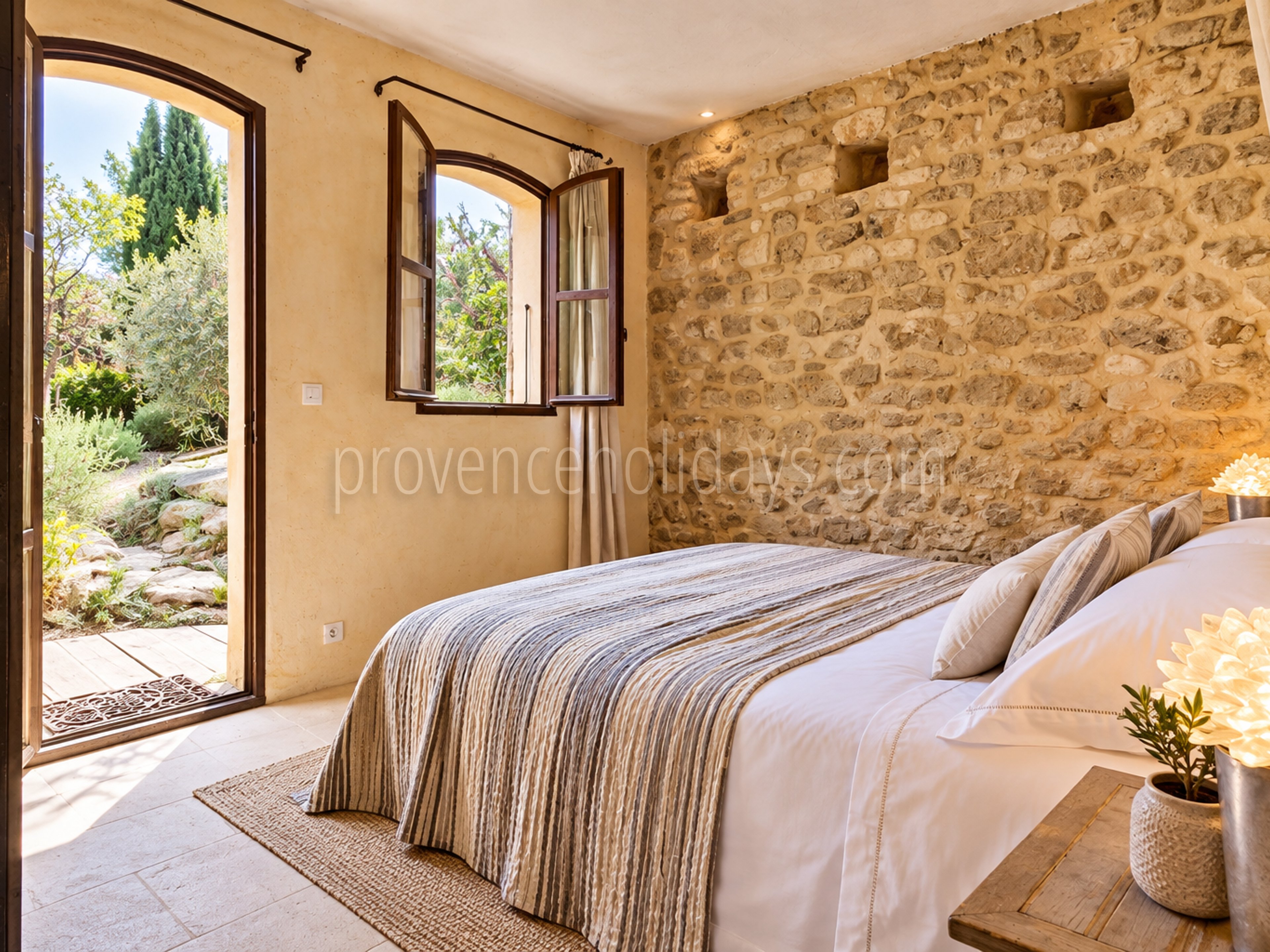 22 - Mas de Beaumes: Villa: Bedroom