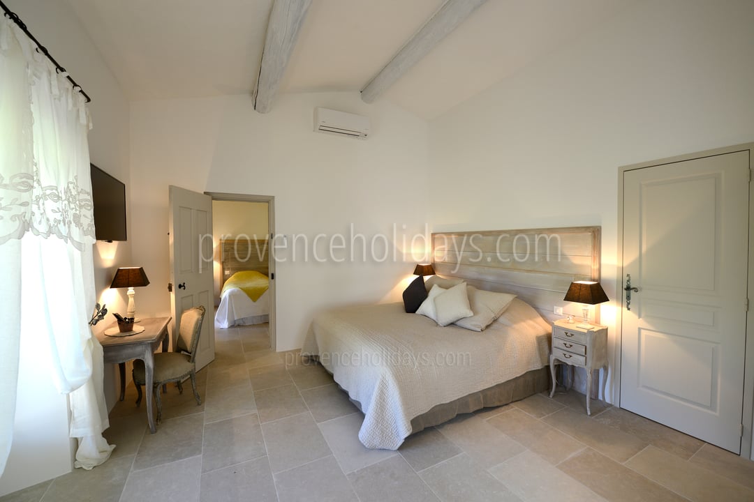19 - Mas du Bois d\'Or: Villa: Bedroom 1