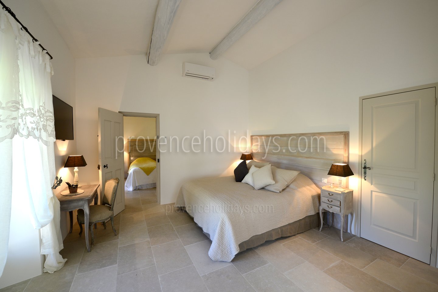 19 - Mas du Bois d\'Or: Villa: Bedroom 1