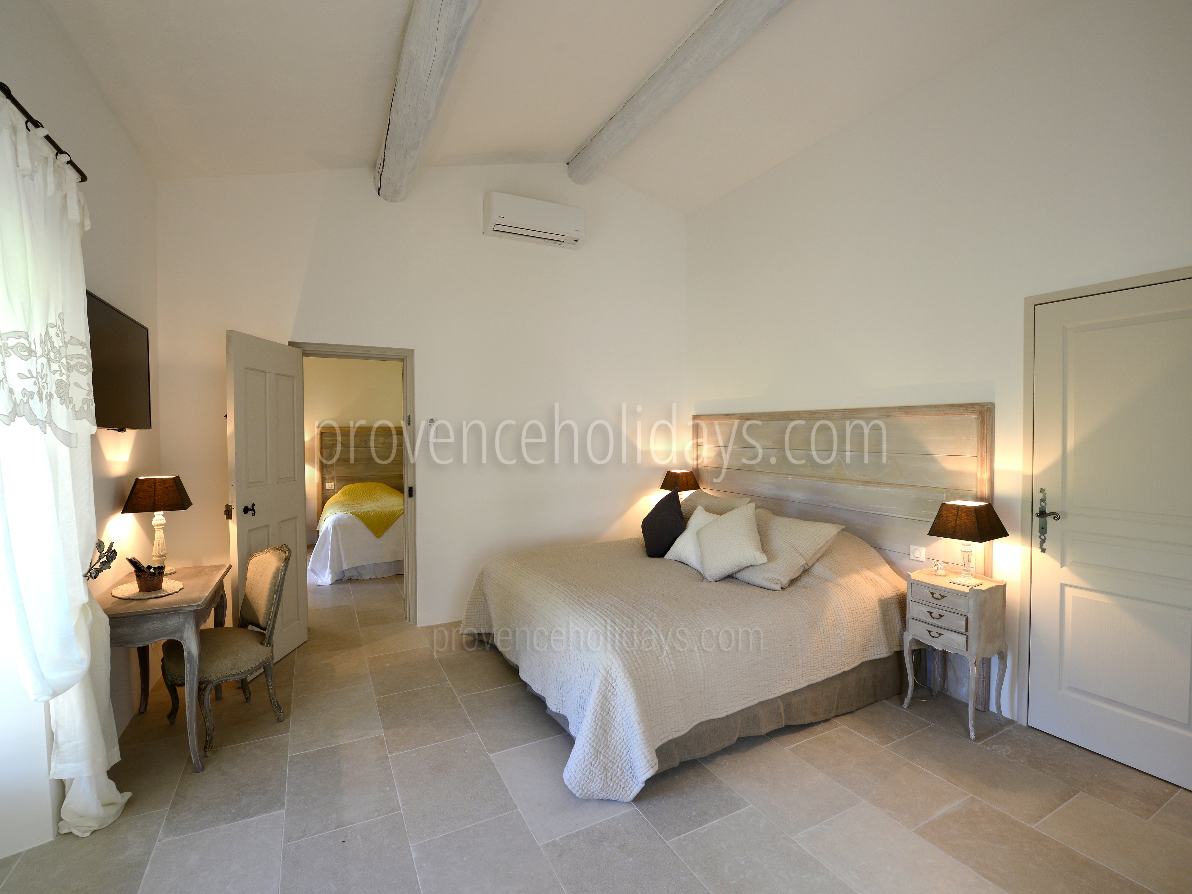 19 - Mas du Bois d\'Or: Villa: Bedroom 1