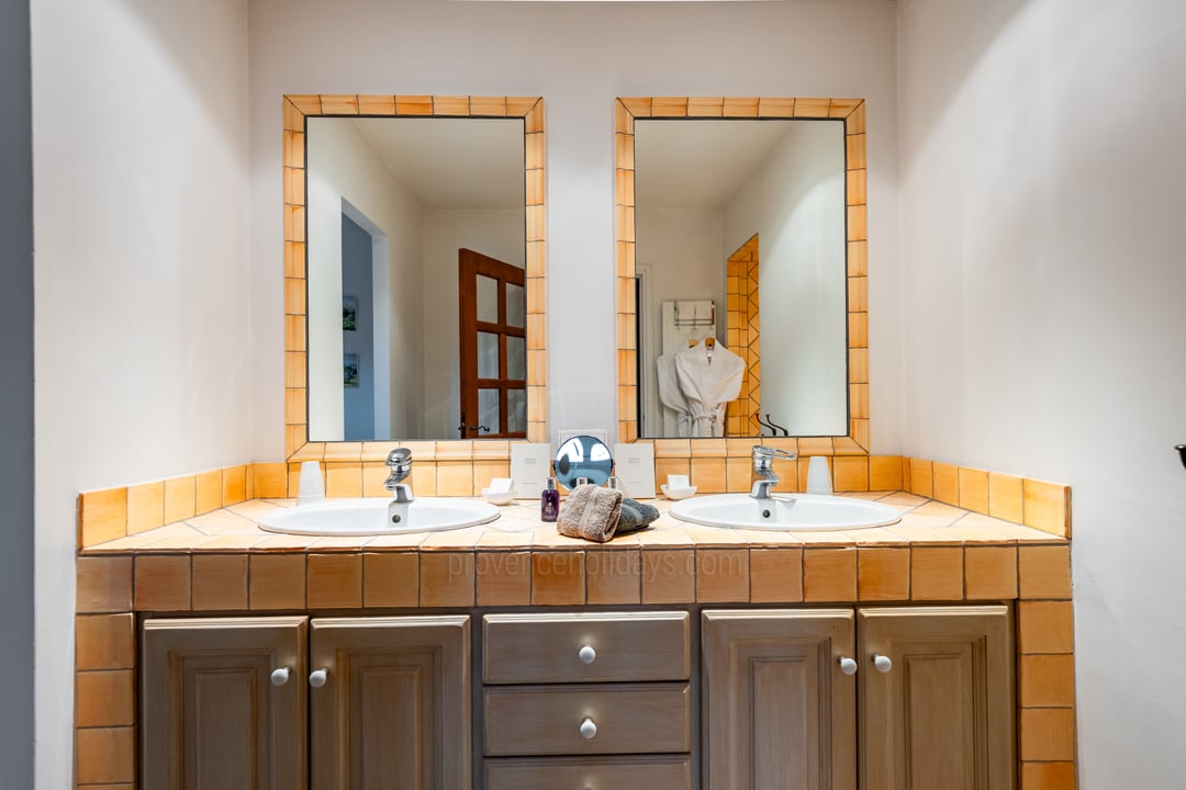 52 - Domaine de Provence: Villa: Bathroom