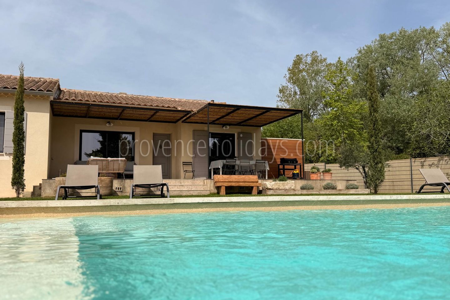 29 - Mazet du Paradou: Villa: Exterior