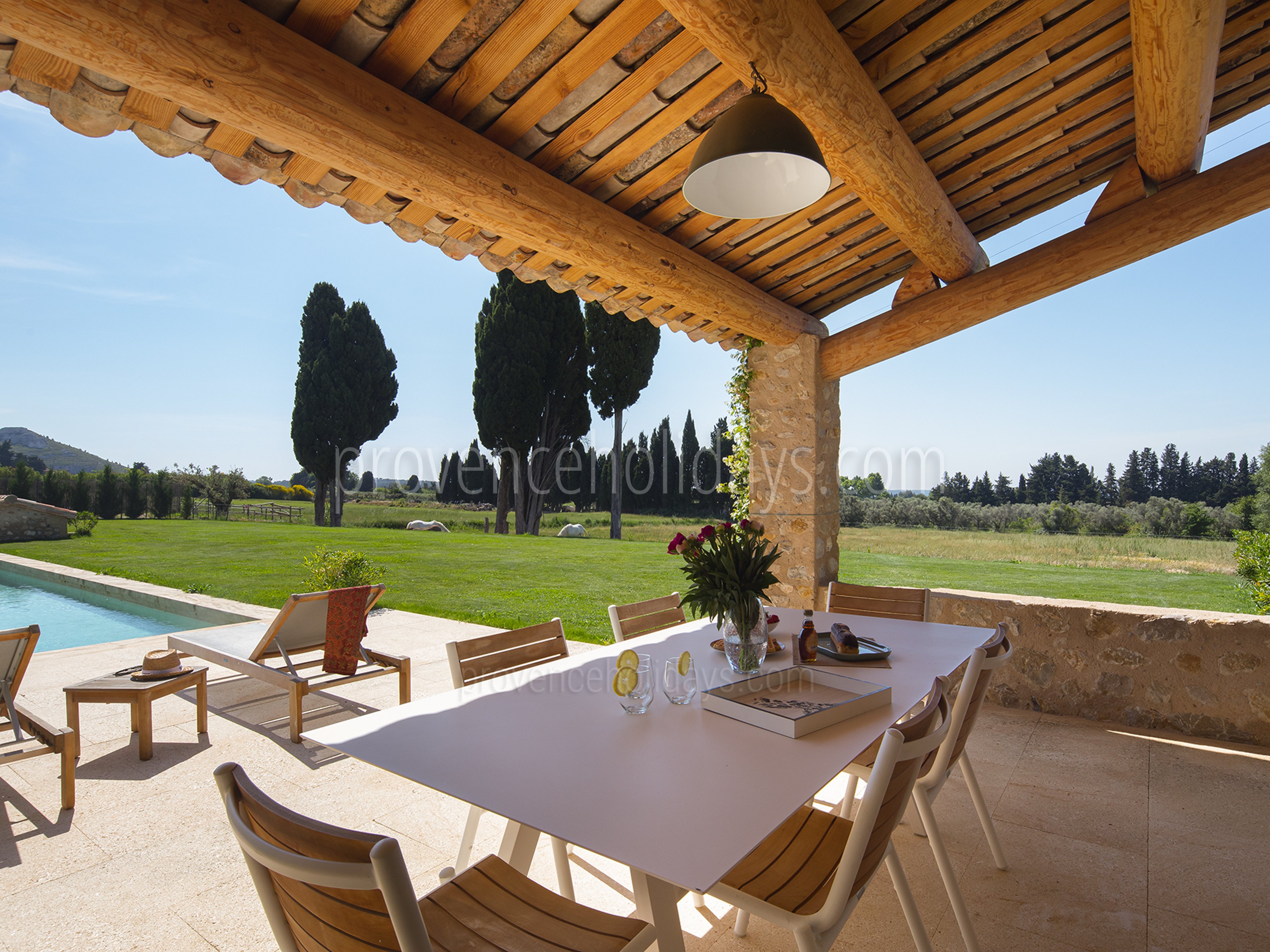 9 - Mas des Thyms: Villa: Exterior