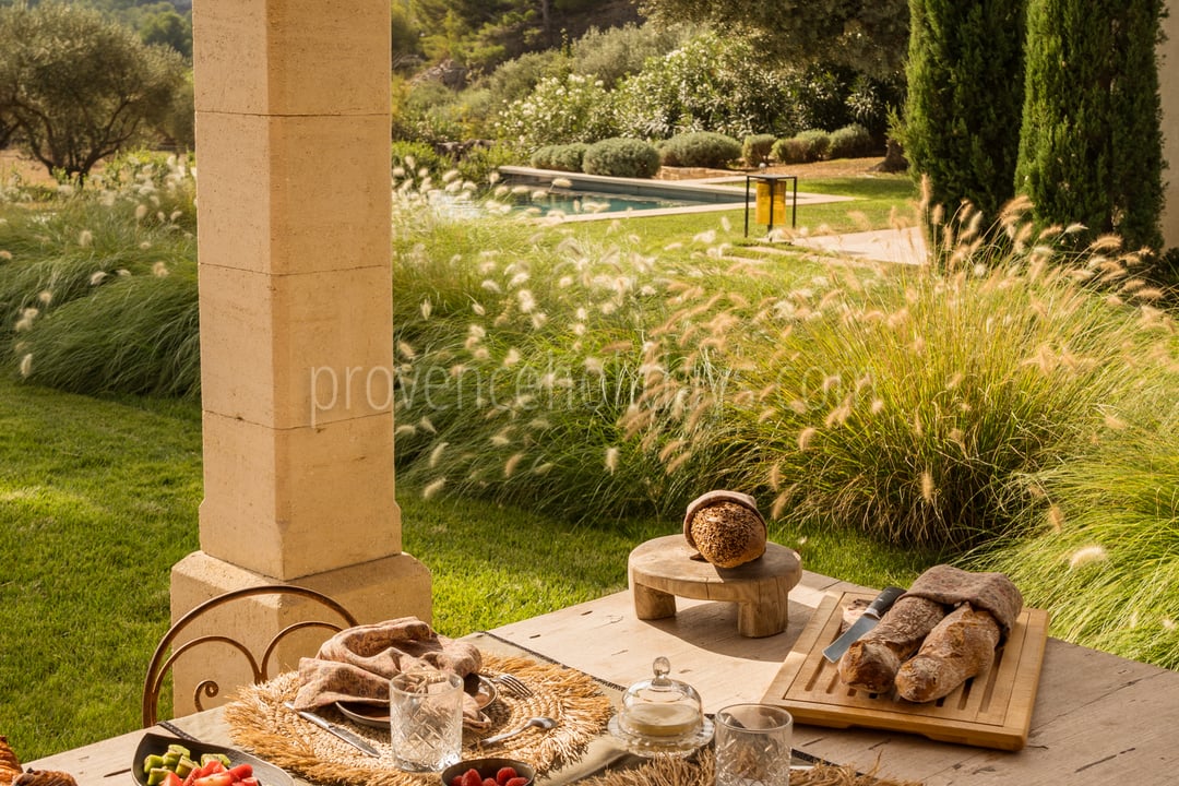 5 - La Bastide de Maussane: Villa: Exterior