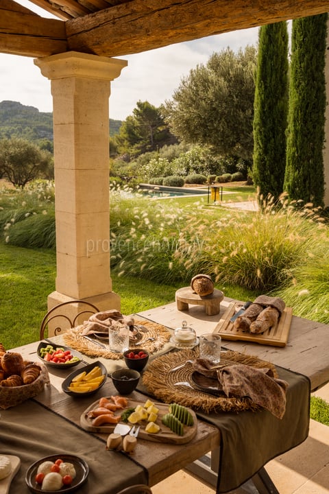5 - La Bastide de Maussane: Villa: Exterior