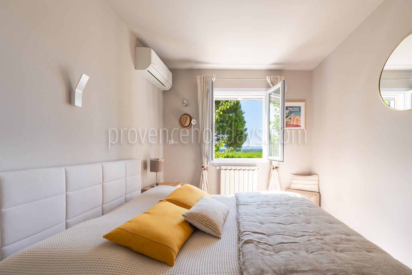 47 - La Pinède: Villa: Bedroom