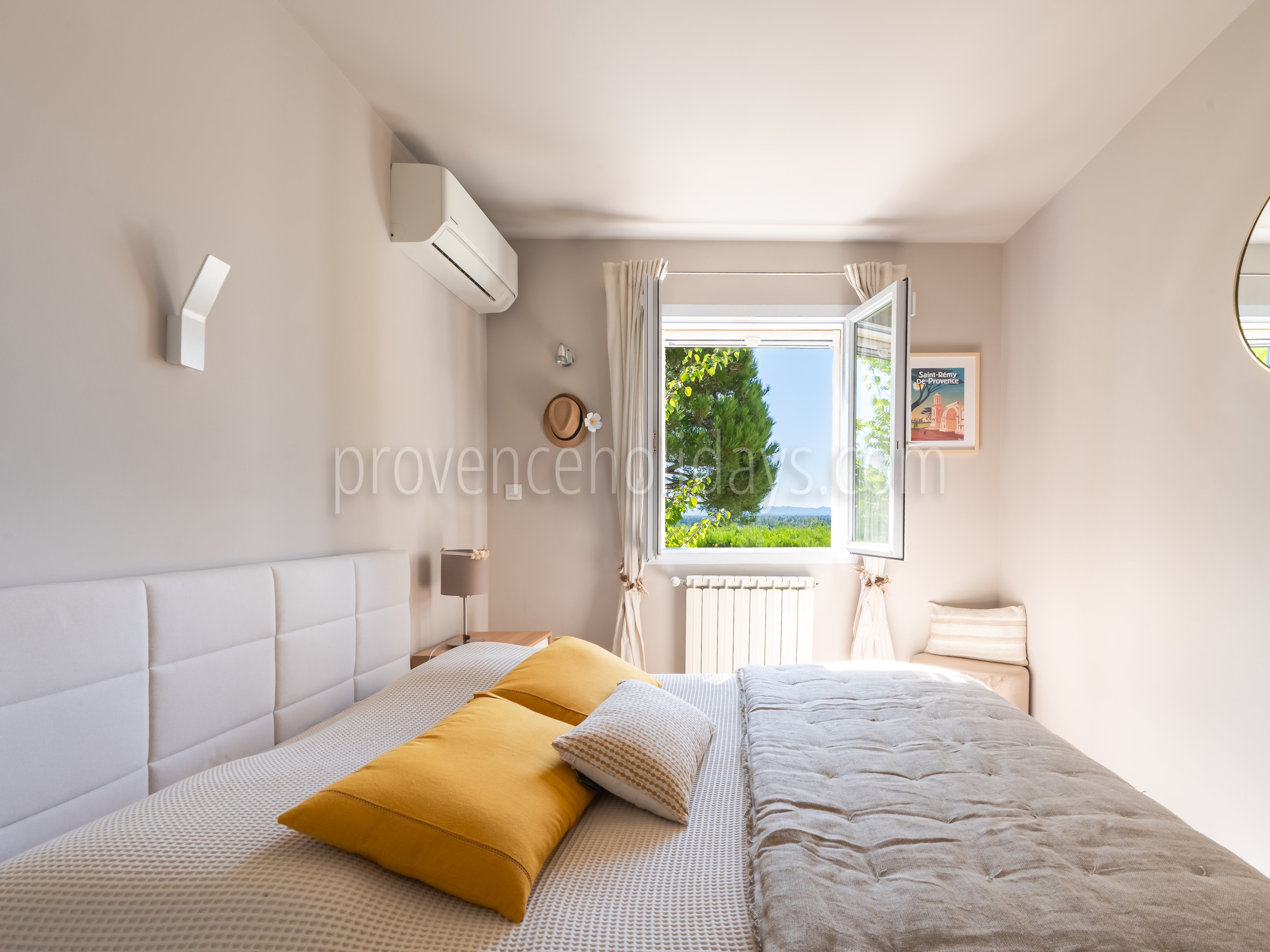 47 - La Pinède: Villa: Bedroom