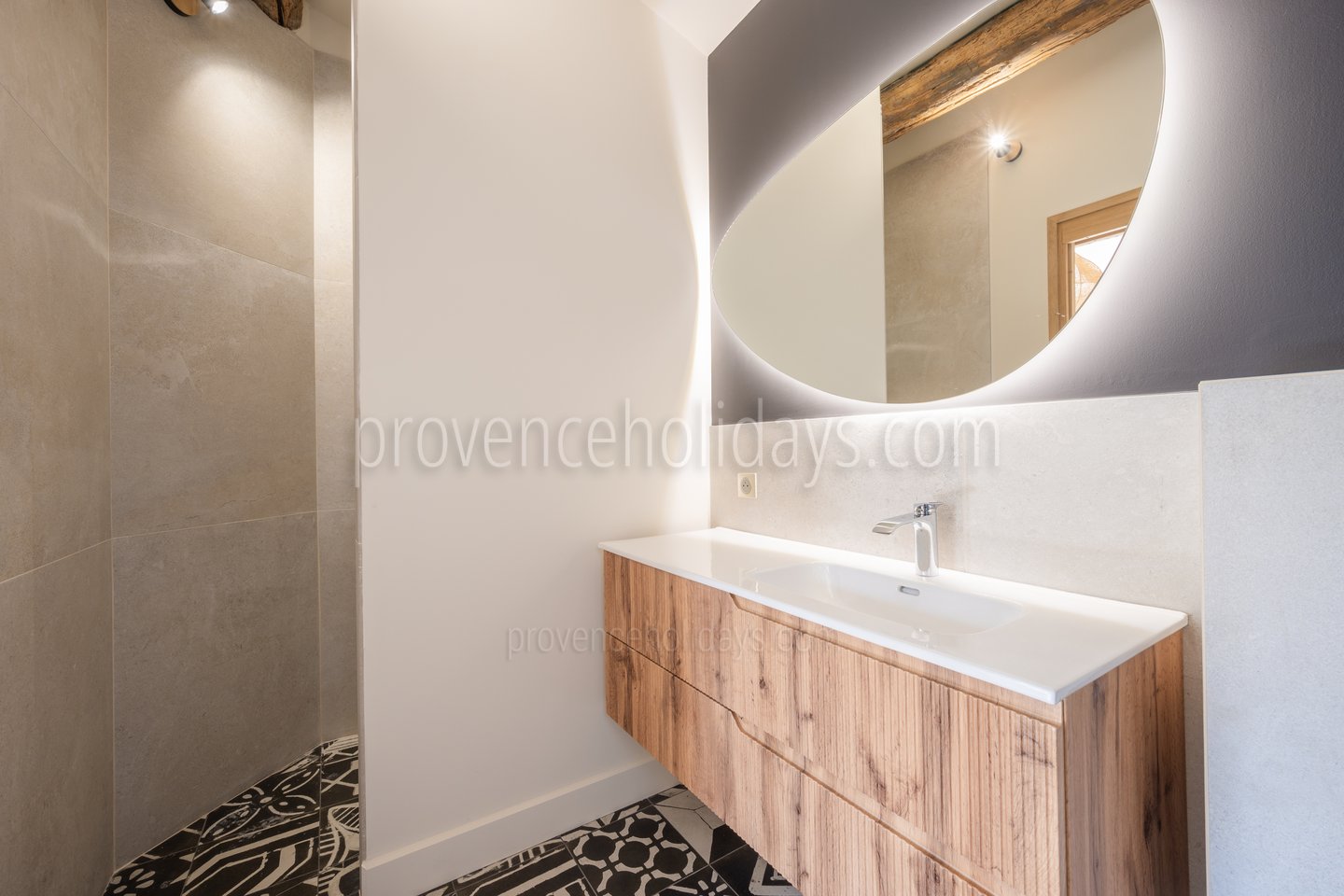 30 - Mas Lucie: Villa: Bathroom