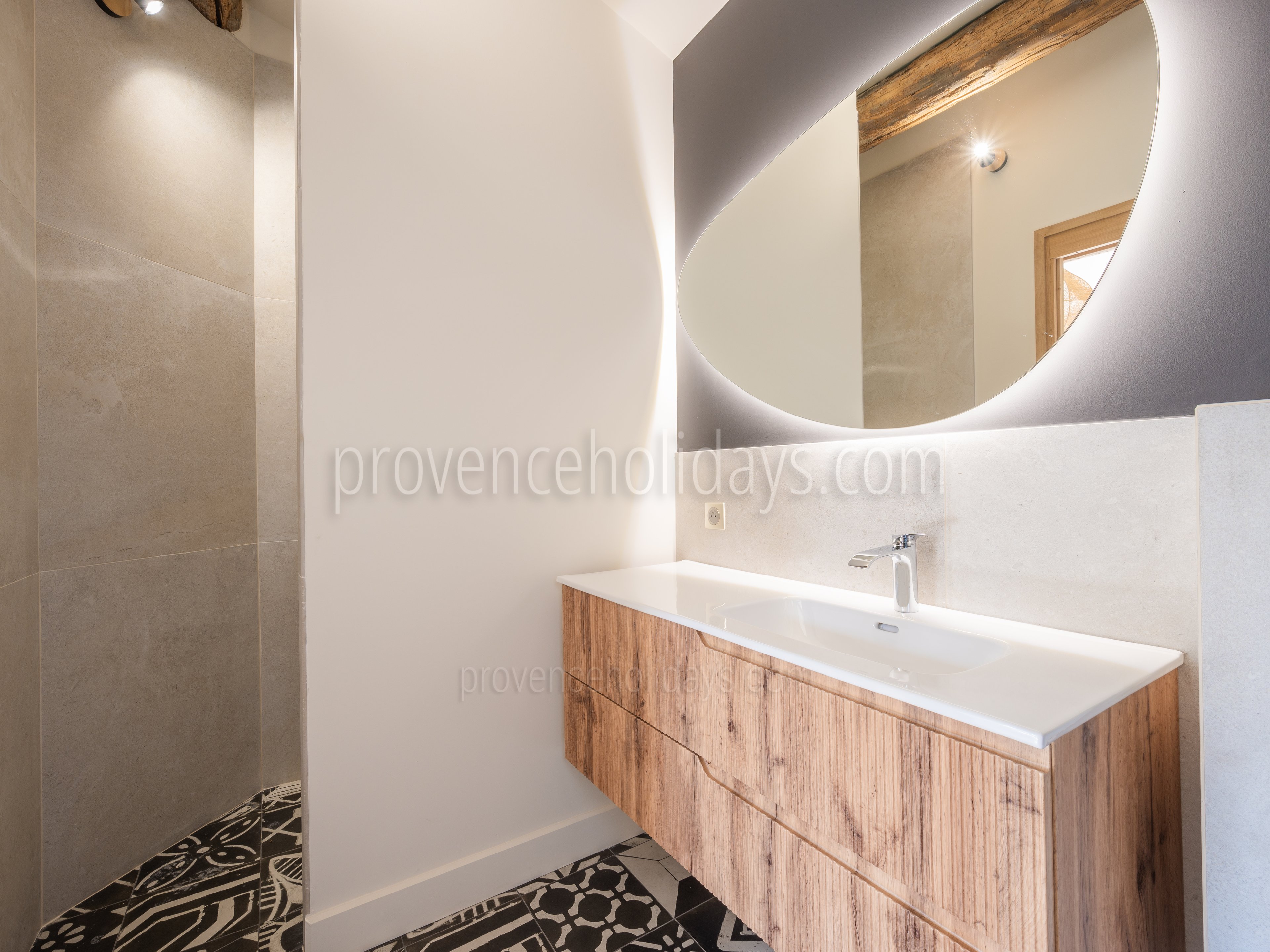 30 - Mas Lucie: Villa: Bathroom